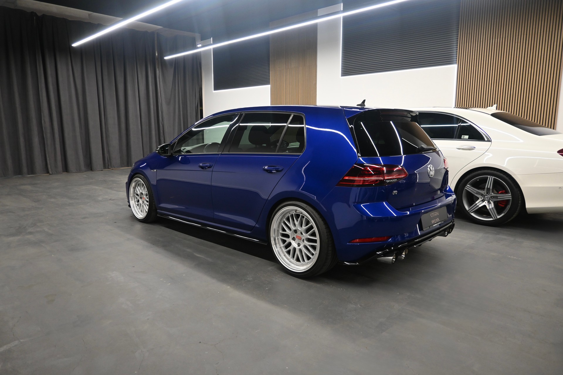 VW Golf 2.0 TSI R 4Motion DSG-image-4