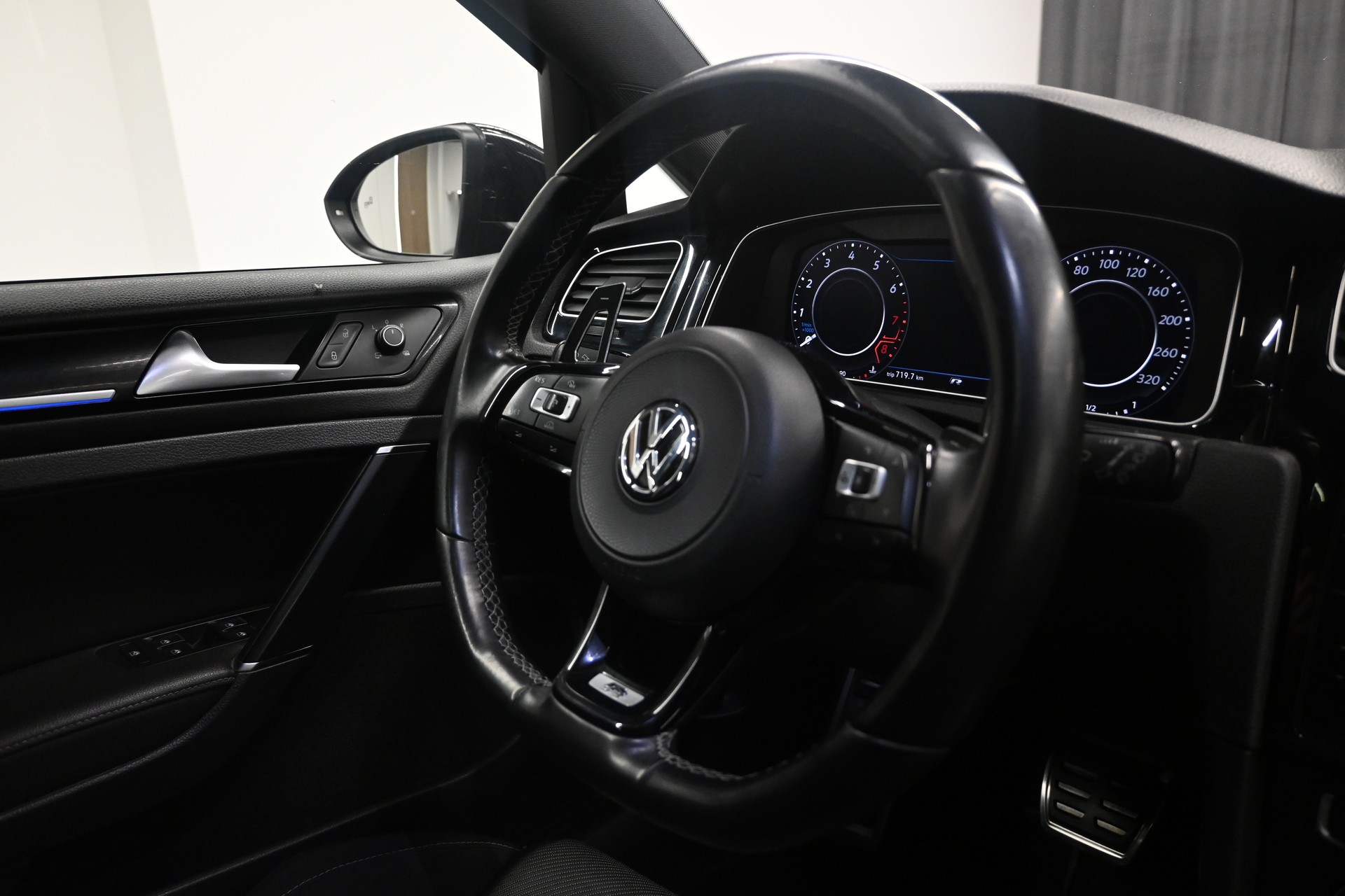 VW Golf 2.0 TSI R 4Motion DSG-image-9
