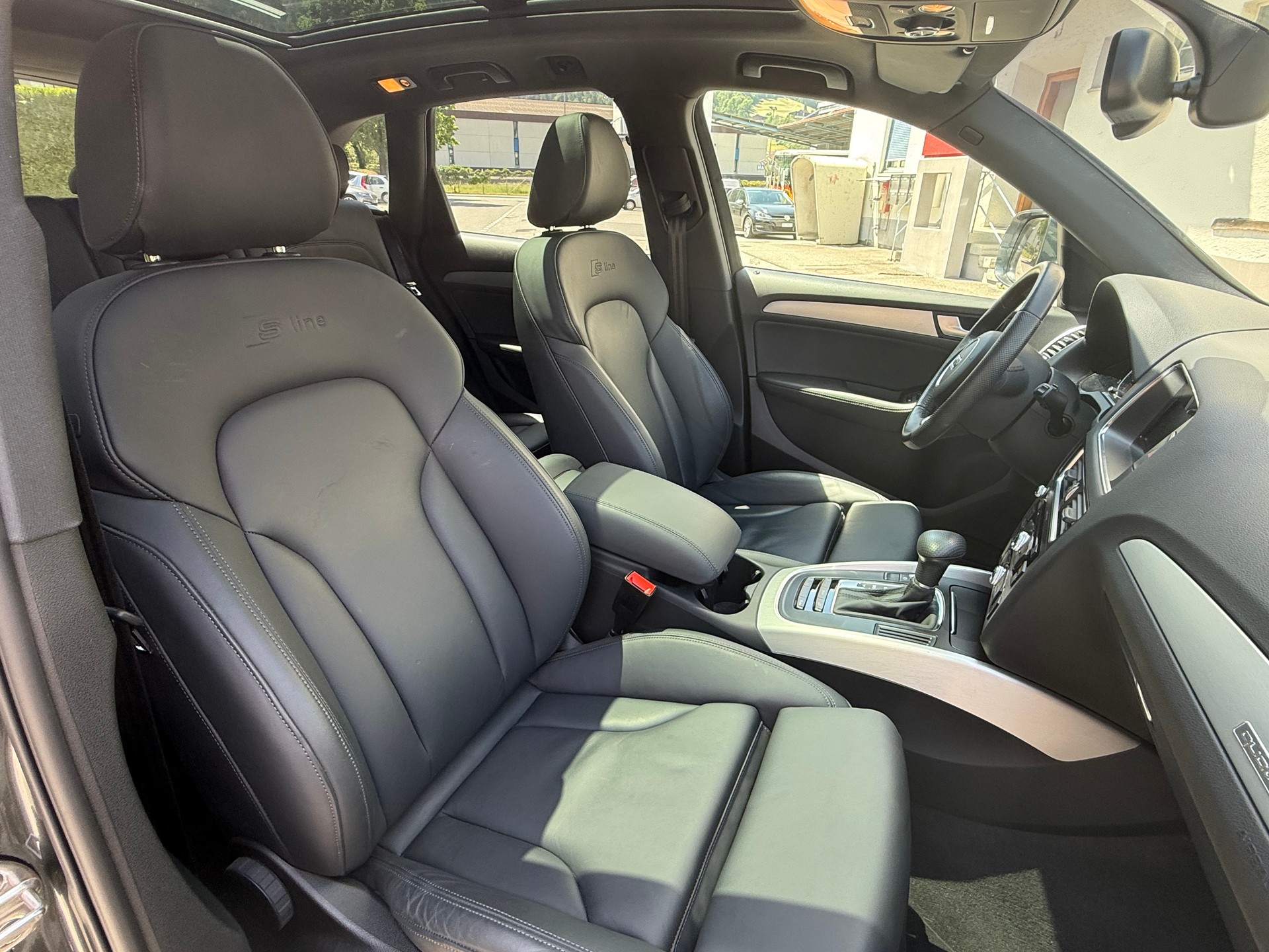 AUDI Q5 2.0 TDI quattro S-tronic S-Line Neuwertig-image-9