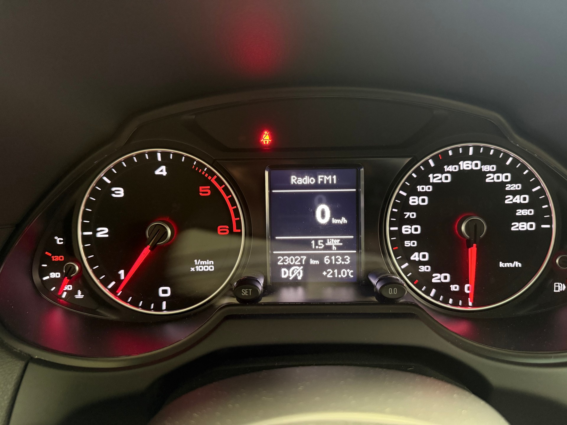 AUDI Q5 2.0 TDI quattro S-tronic S-Line Neuwertig-image-13