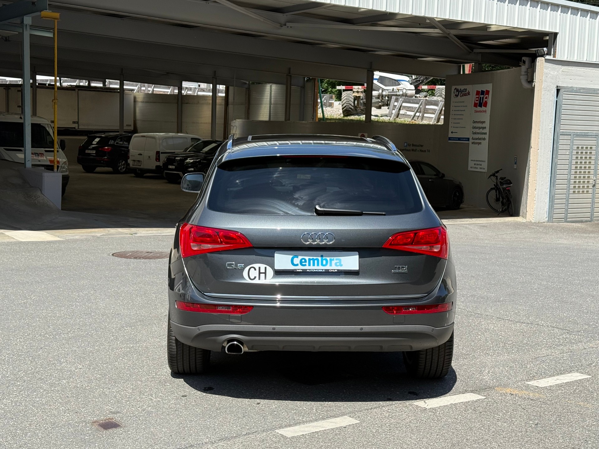 AUDI Q5 2.0 TDI quattro S-tronic S-Line Neuwertig-image-5