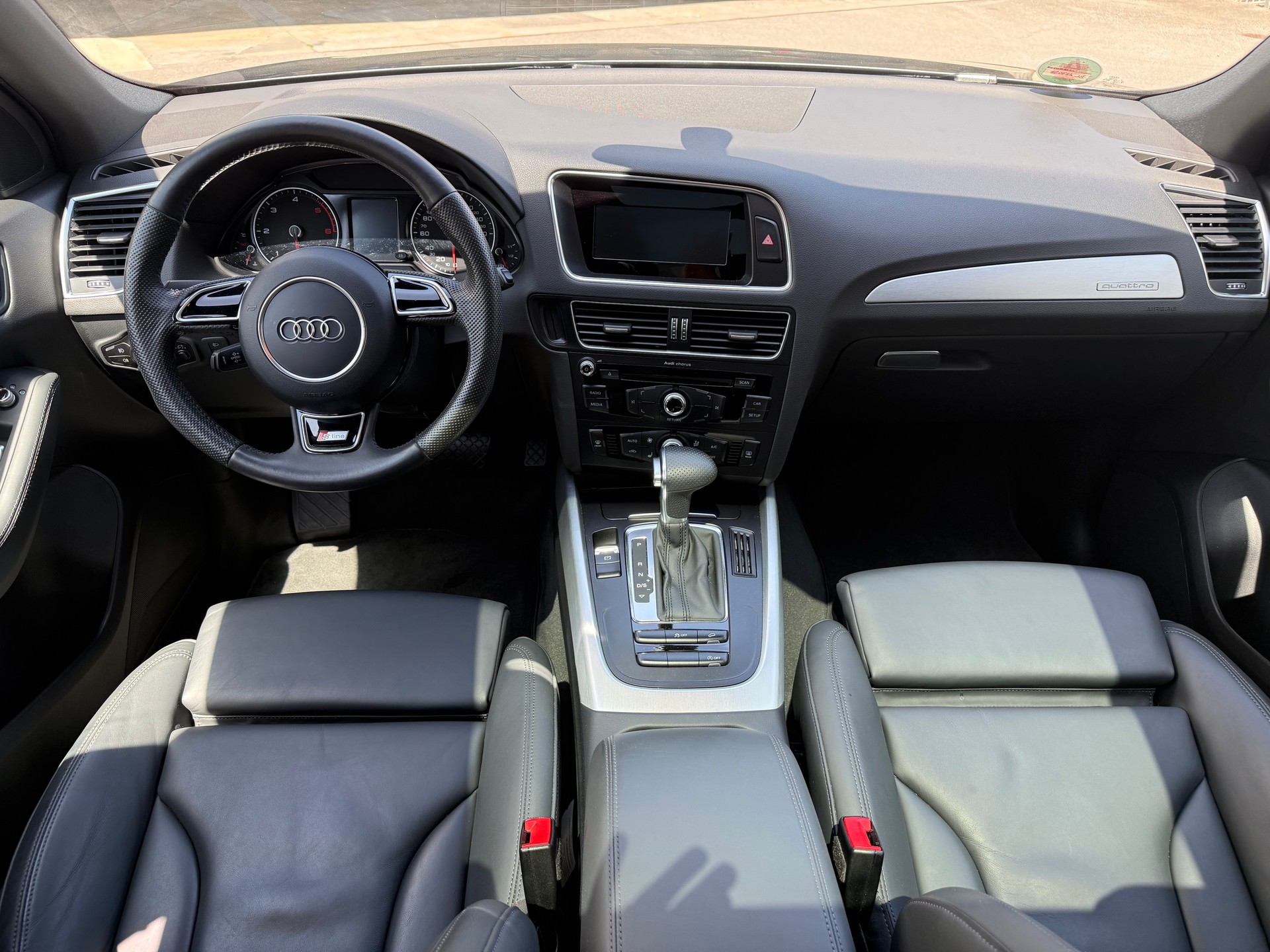 AUDI Q5 2.0 TDI quattro S-tronic S-Line Neuwertig-image-8