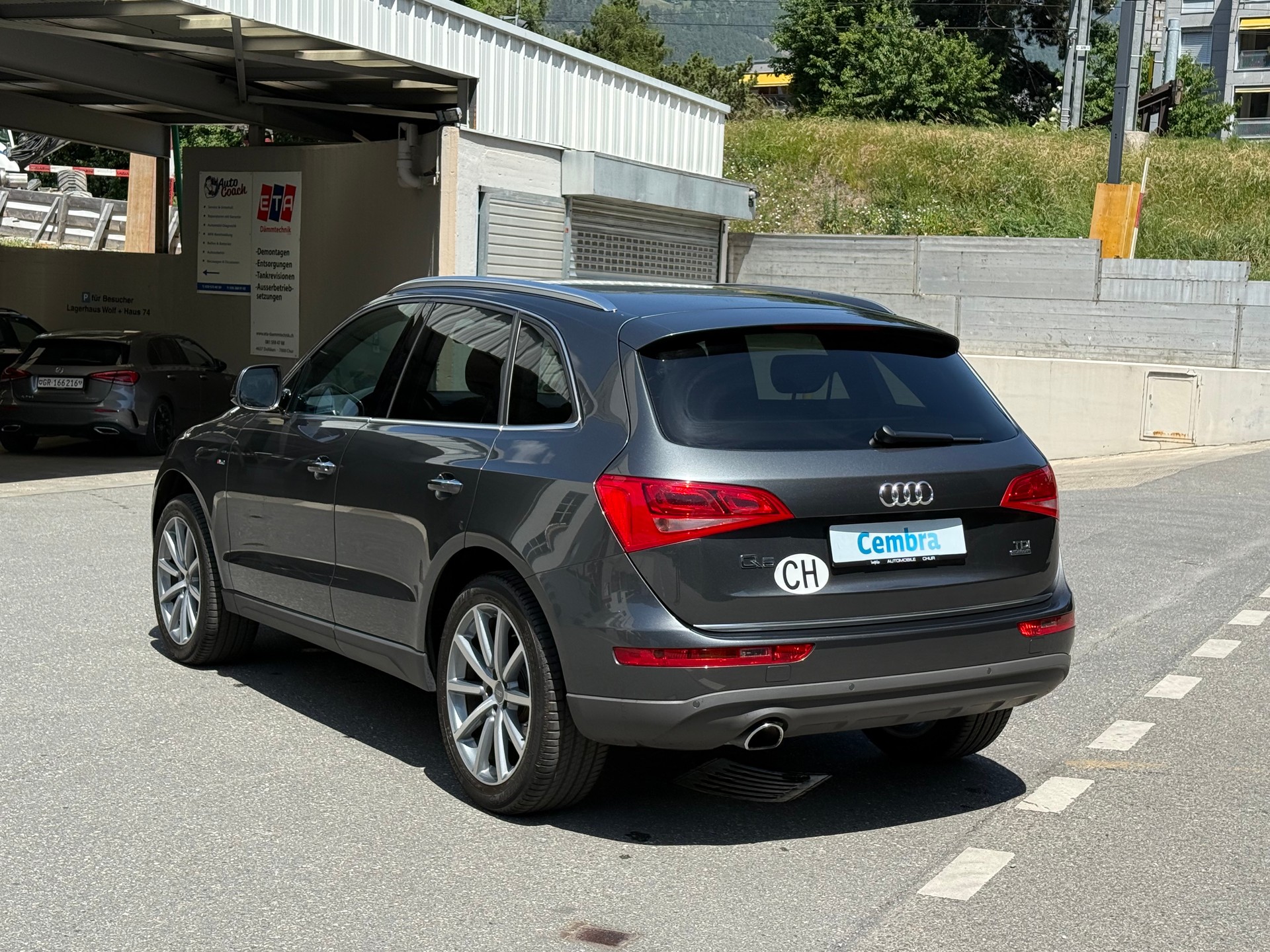 AUDI Q5 2.0 TDI quattro S-tronic S-Line Neuwertig-image-6