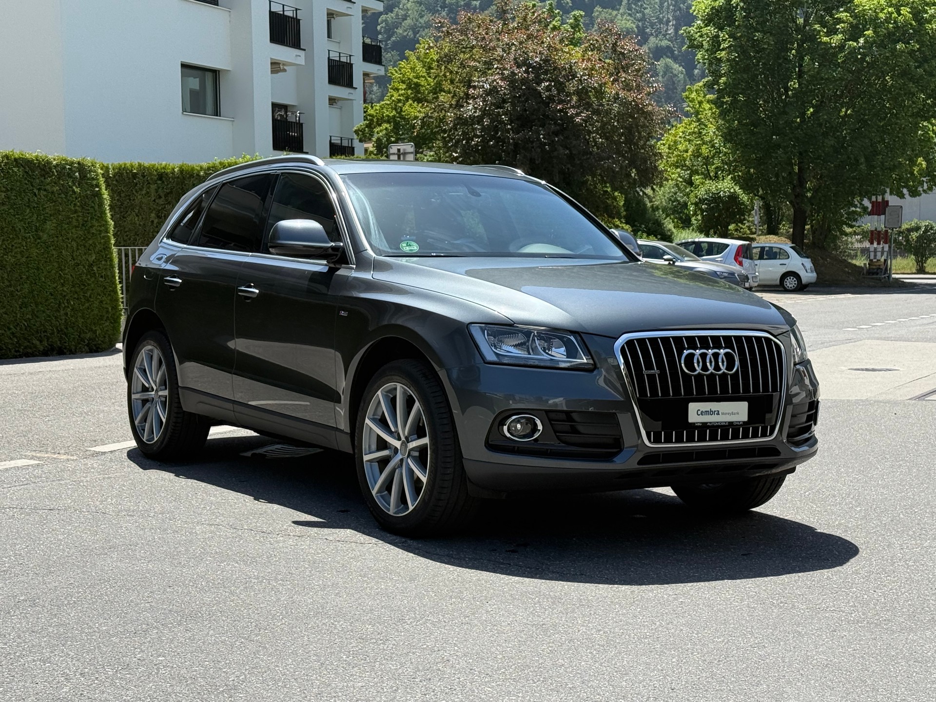 AUDI Q5 2.0 TDI quattro S-tronic S-Line Neuwertig-image-2