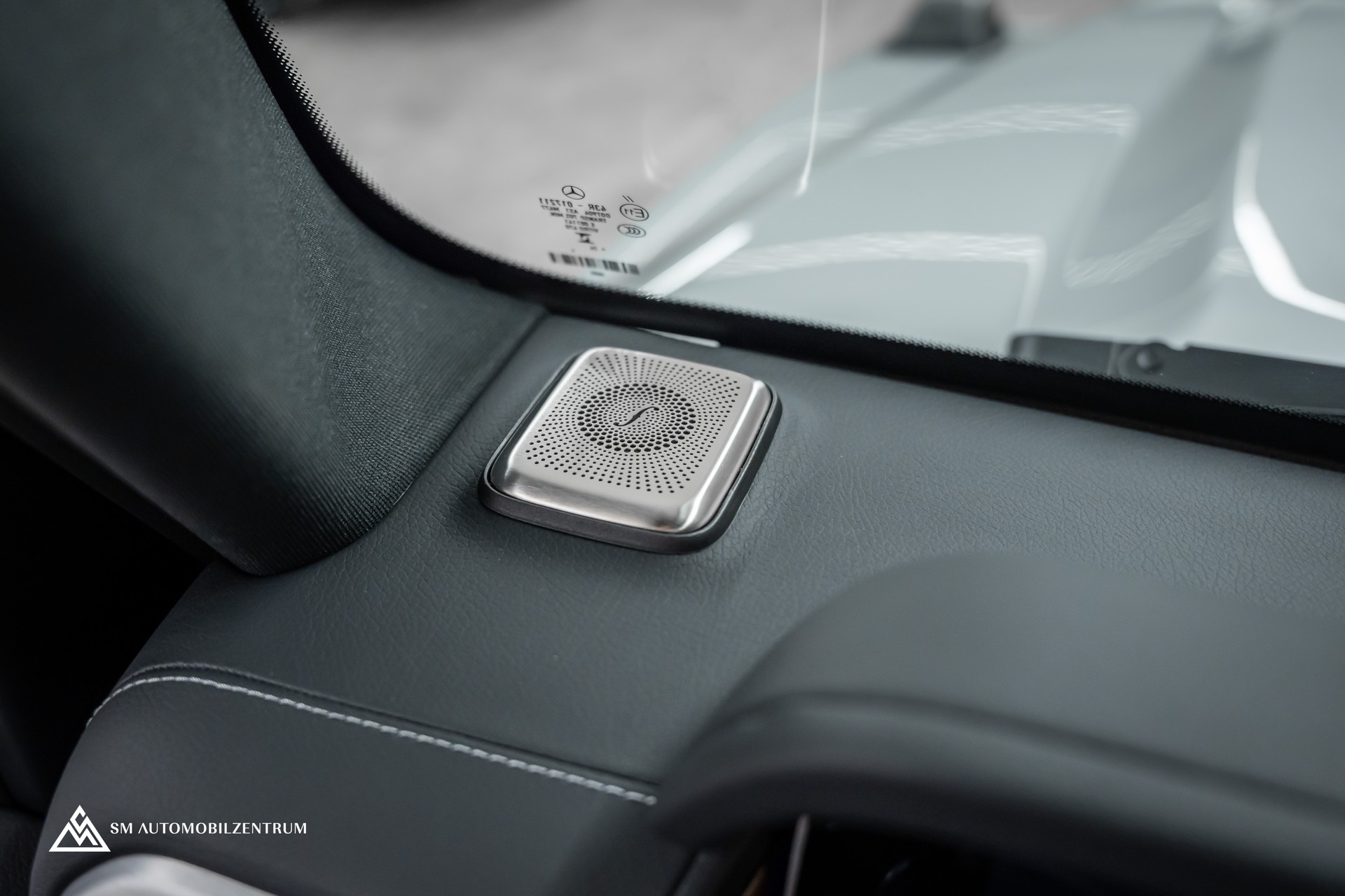 MERCEDES-BENZ G 580 / Burmester / 360° / Schiebedach-image-36