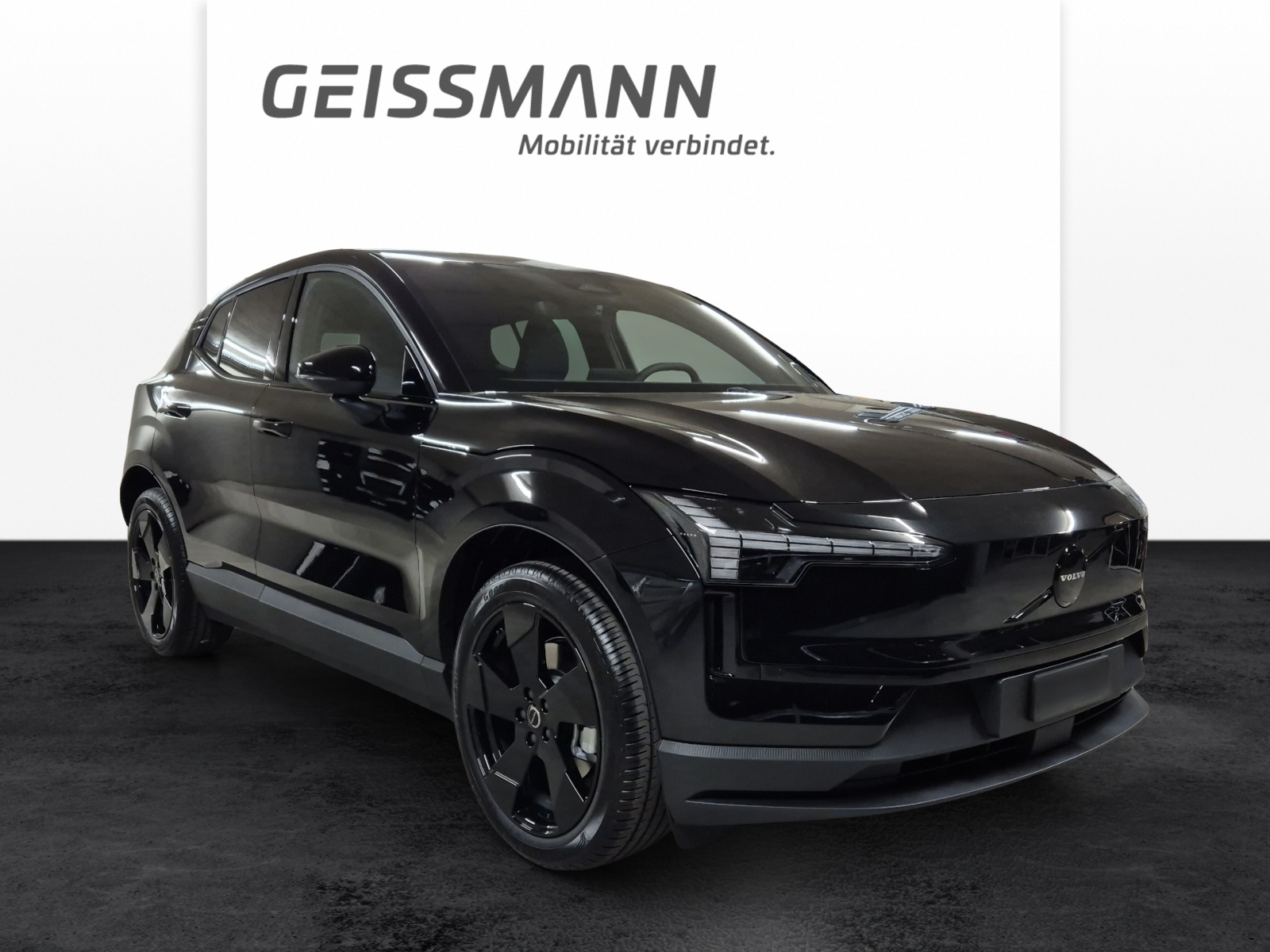 VOLVO EX30 E60 Plus Swiss Black Edition-showroom-element-1