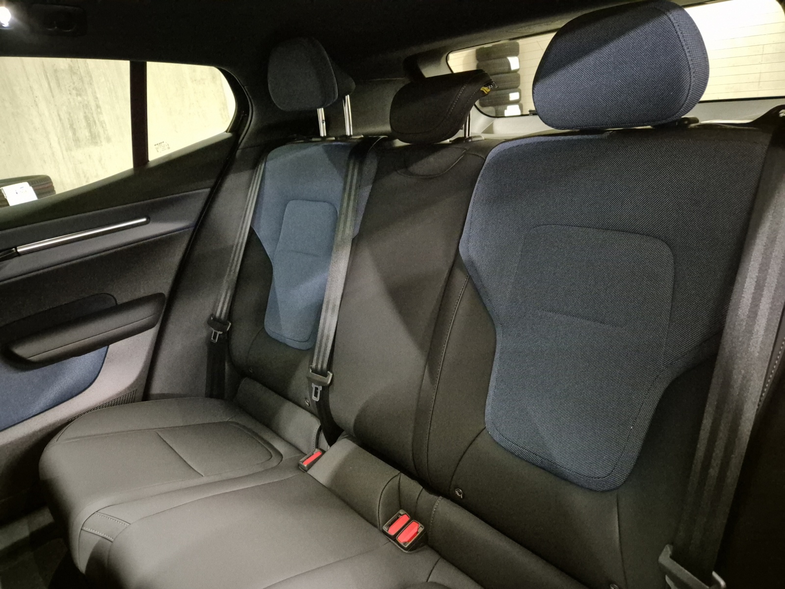 VOLVO EX30 E60 Plus Swiss Black Edition-image-15