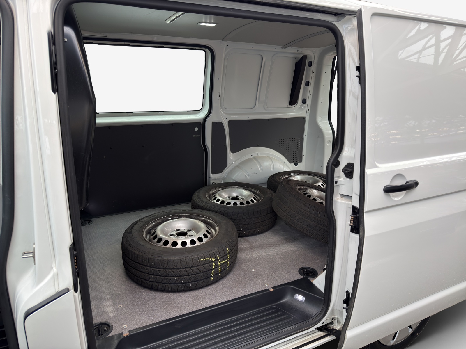VW T6.1 2.0 TDI-image-14