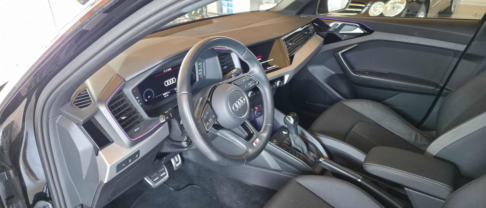 AUDI A1 Sportback 30 TFSI S Line-image-6