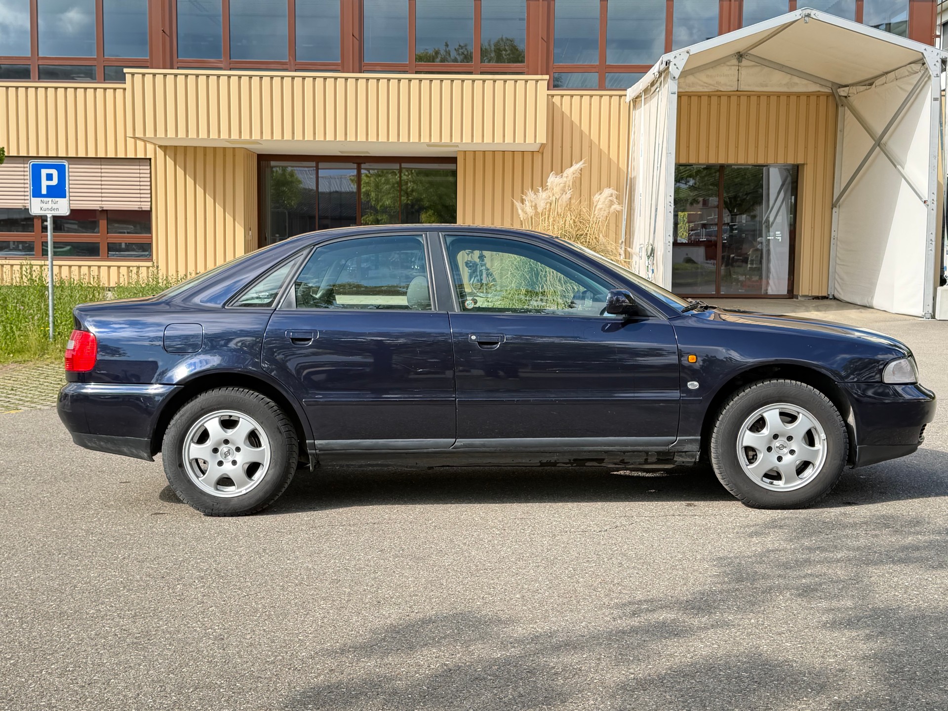 AUDI A4 2.6-showroom-element-3