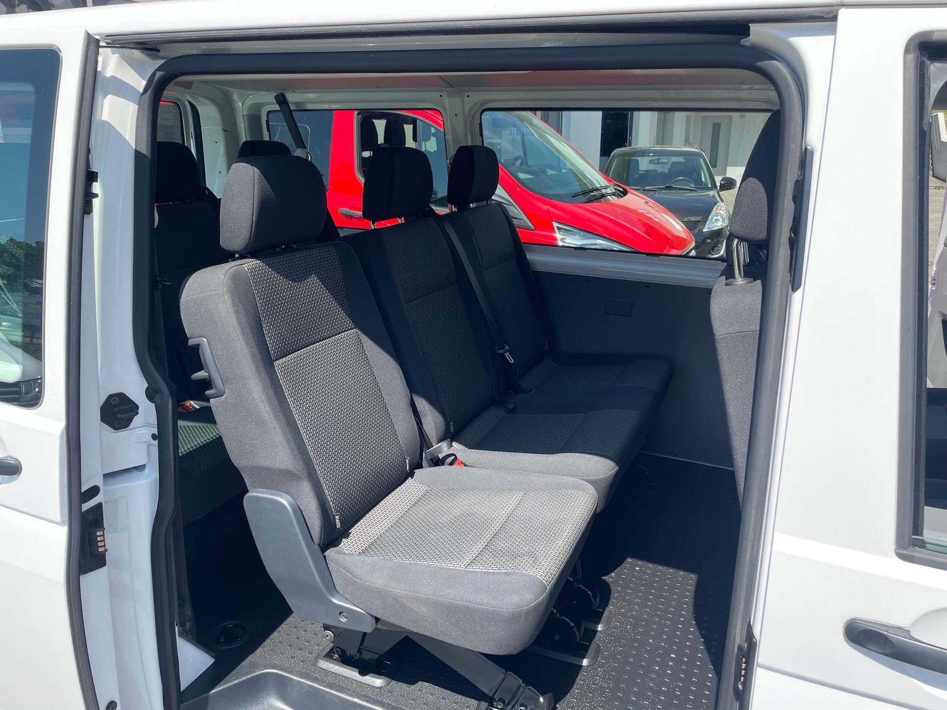 VW T6.1 Kombi 3000 2.0 TDI 150 DSG-image-5