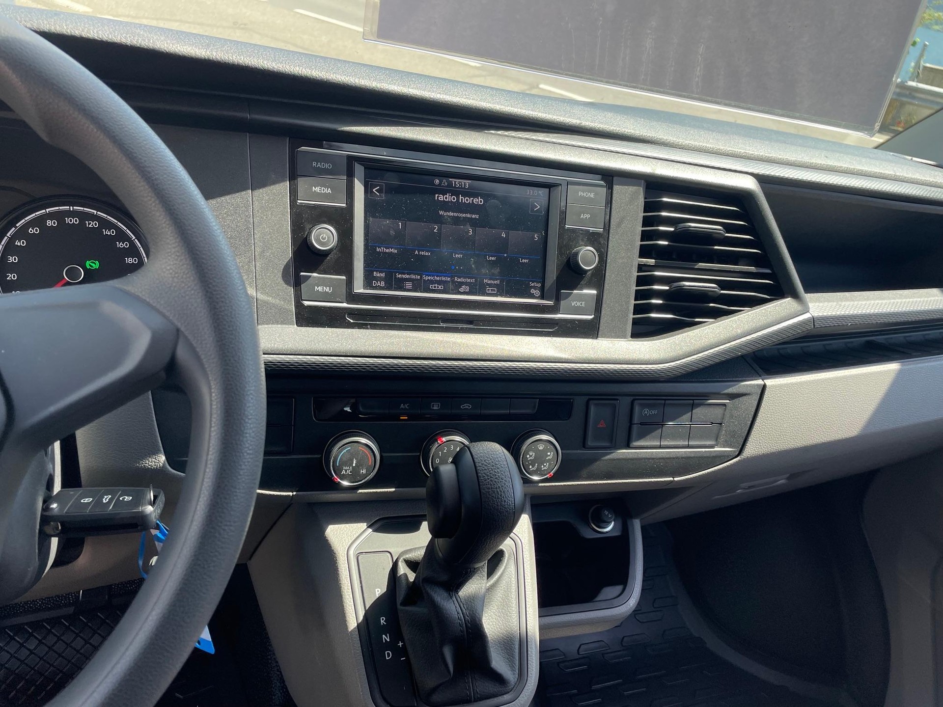 VW T6.1 Kombi 3000 2.0 TDI 150 DSG-image-4