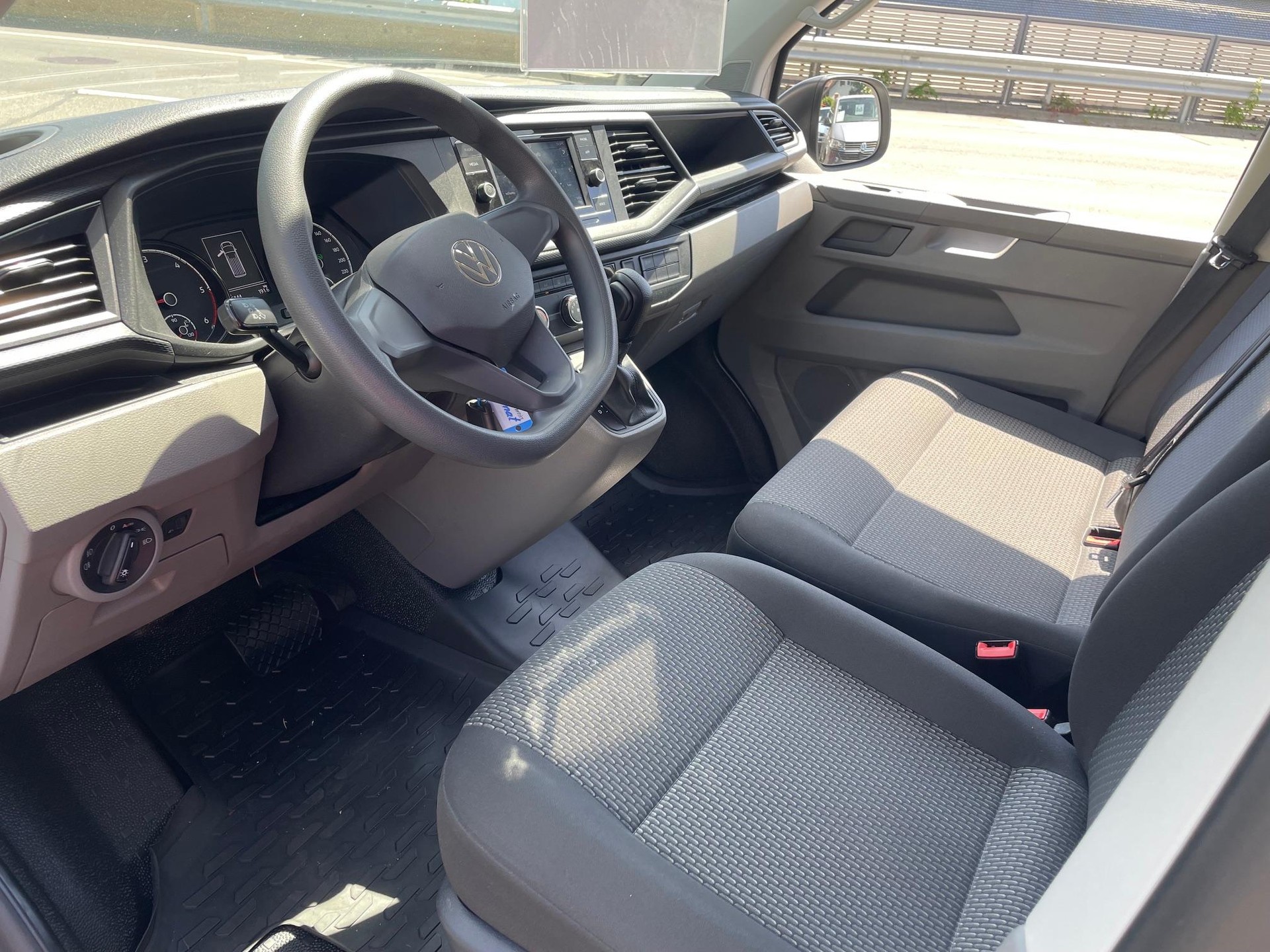 VW T6.1 Kombi 3000 2.0 TDI 150 DSG-image-3