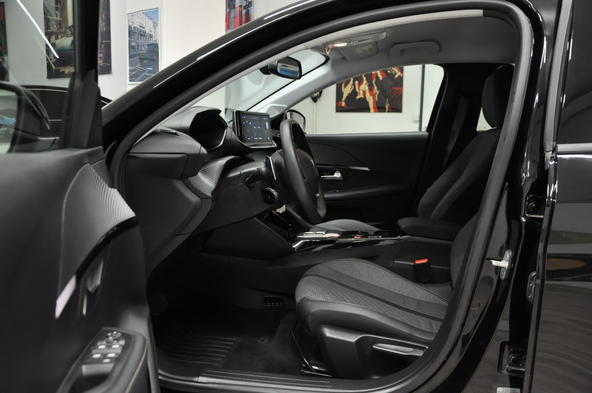 PEUGEOT 208 1.2 PureTech Allure EAT8-image-7