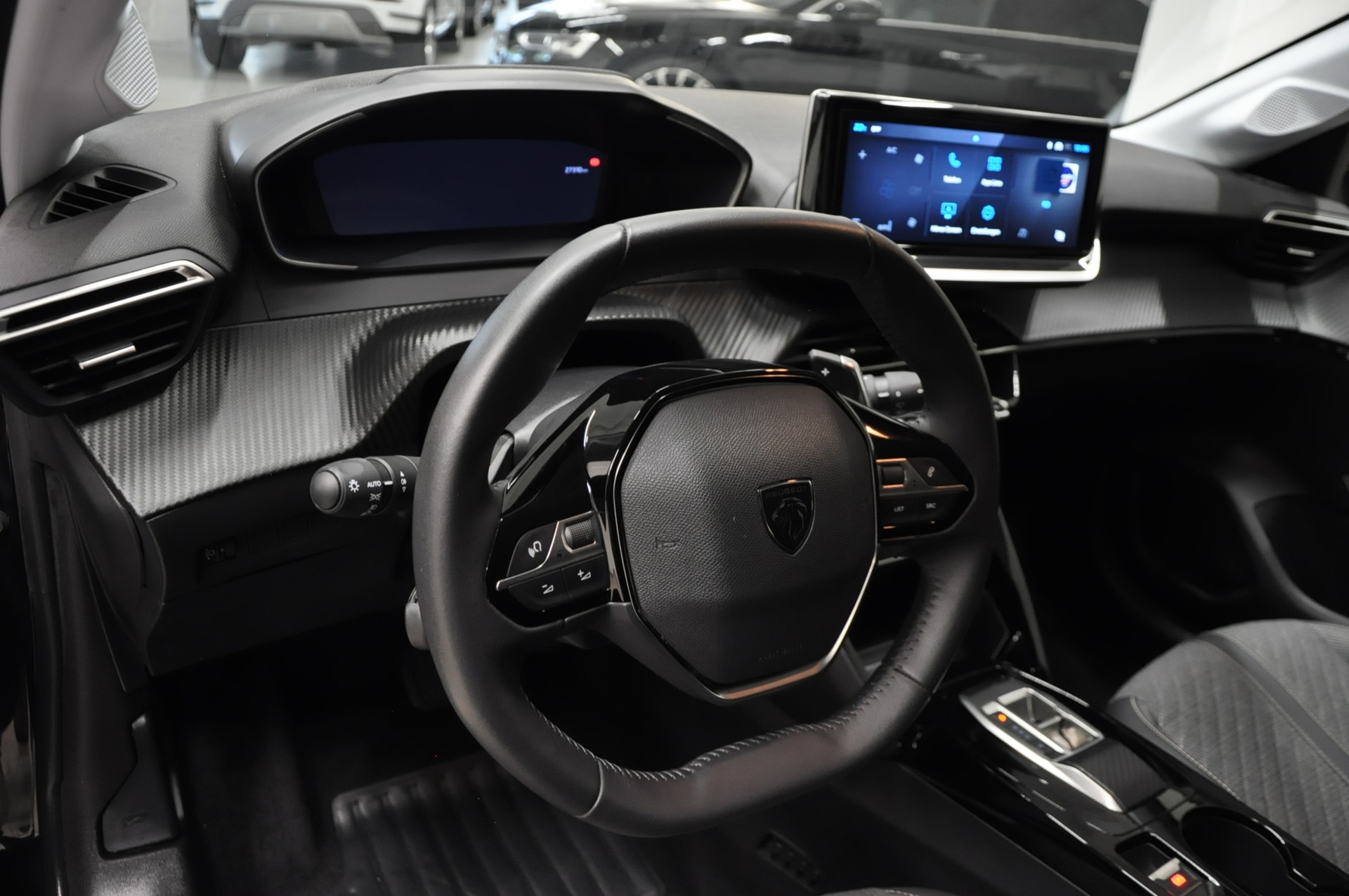 PEUGEOT 208 1.2 PureTech Allure EAT8-image-9