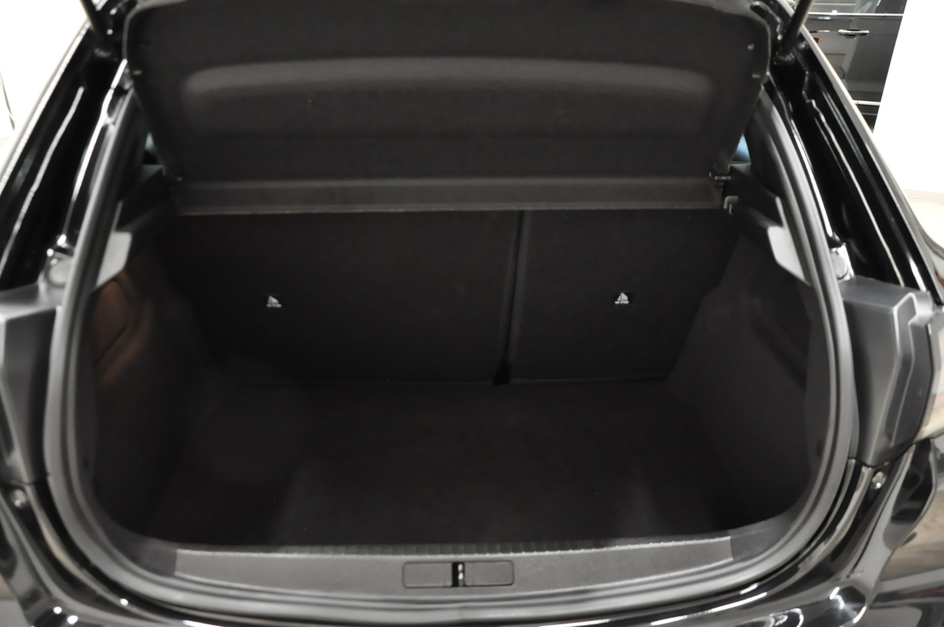 PEUGEOT 208 1.2 PureTech Allure EAT8-image-19