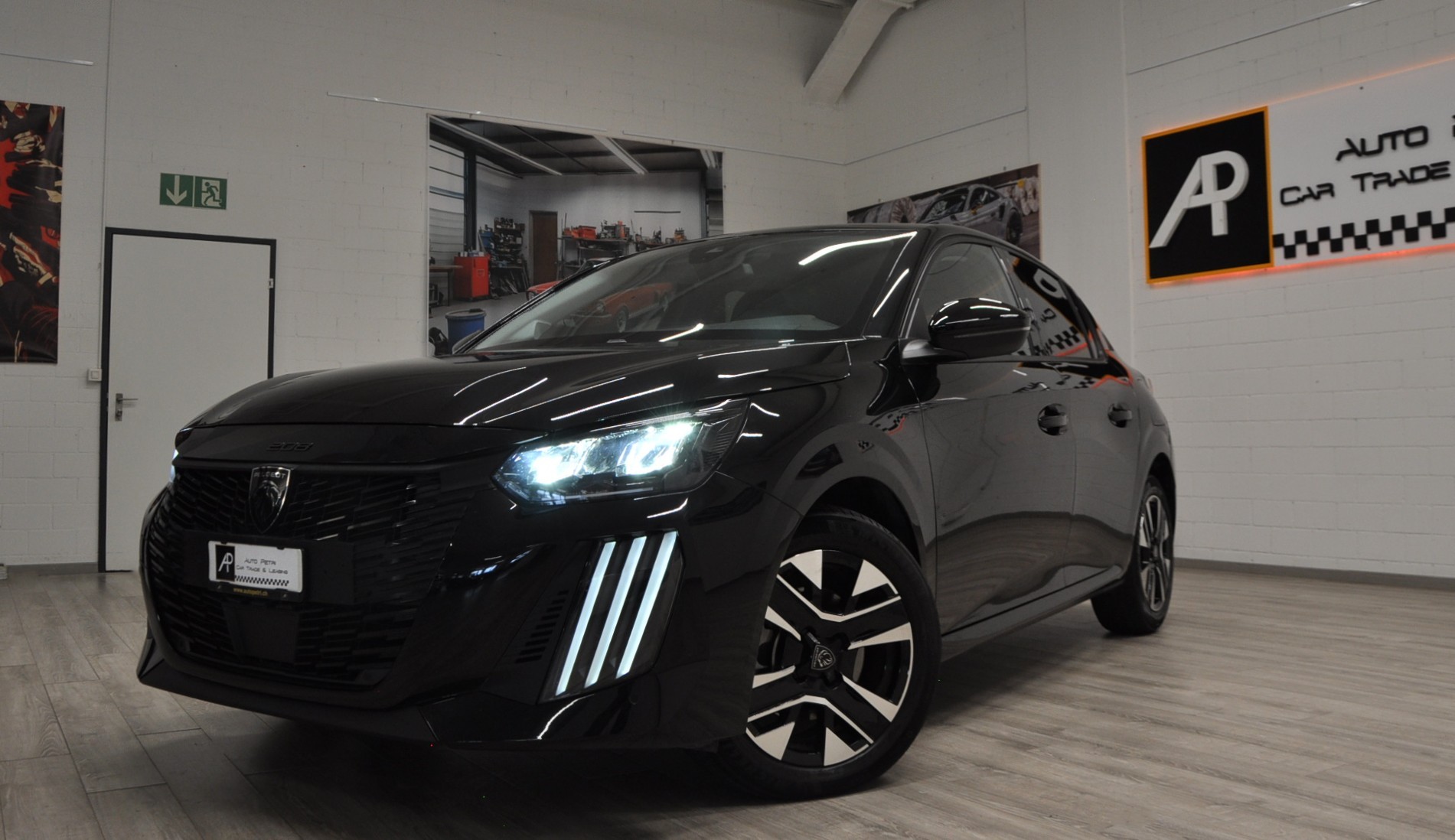 PEUGEOT 208 1.2 PureTech Allure EAT8-showroom-element-1