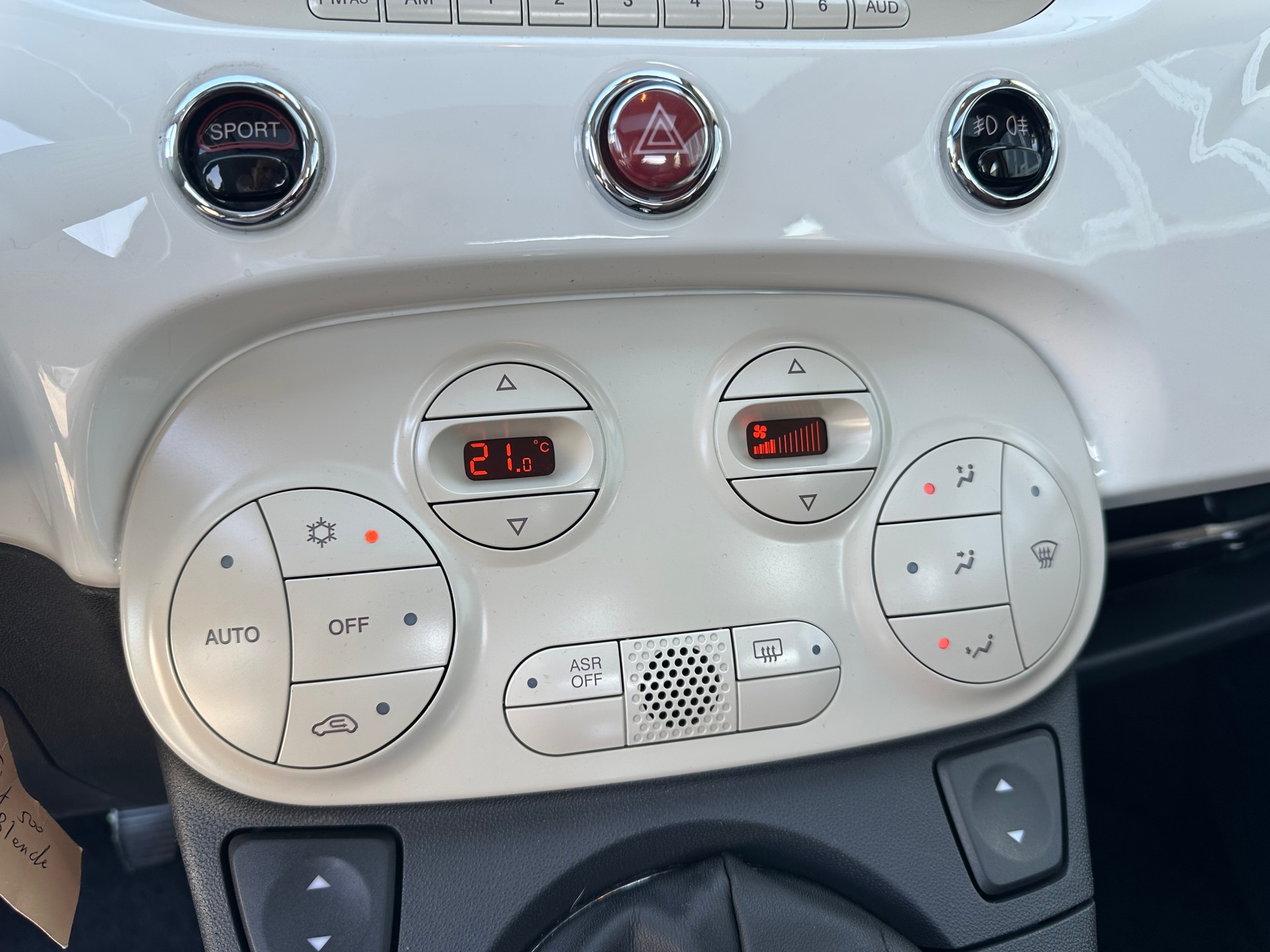 FIAT 500 1.4 16V Lounge-image-15