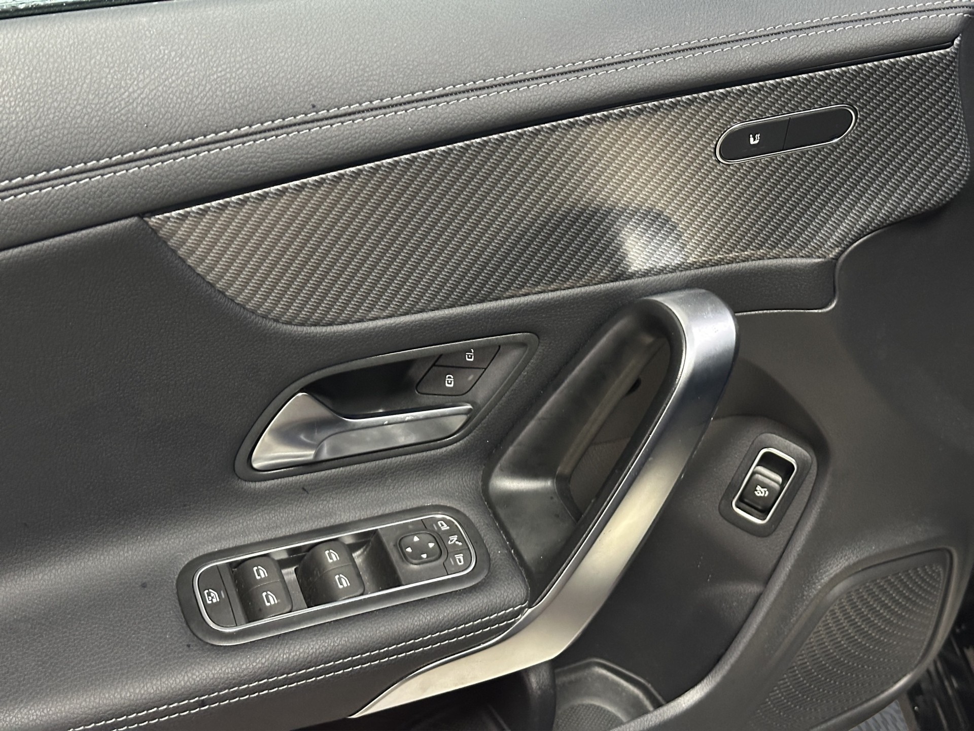 MERCEDES-BENZ CLA 180 7G-DCT Progressive-image-8