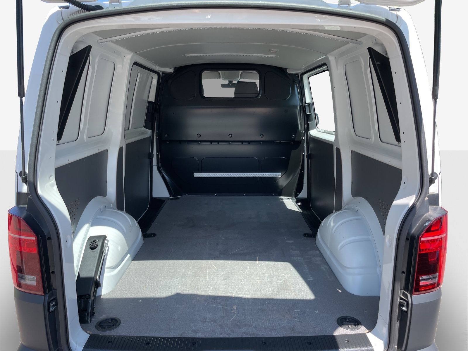 VW T6.1 2.0 TDI-image-12