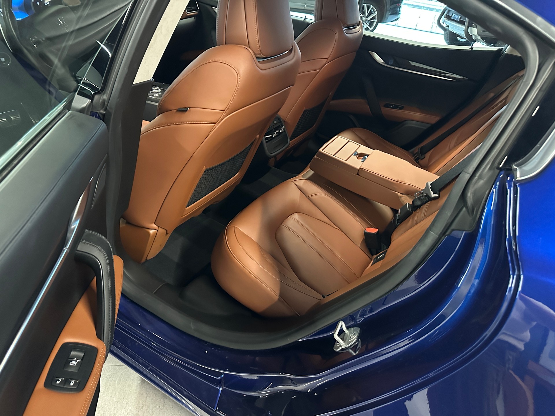 MASERATI Ghibli S Q4 3.0 GranSport Automatica-image-12