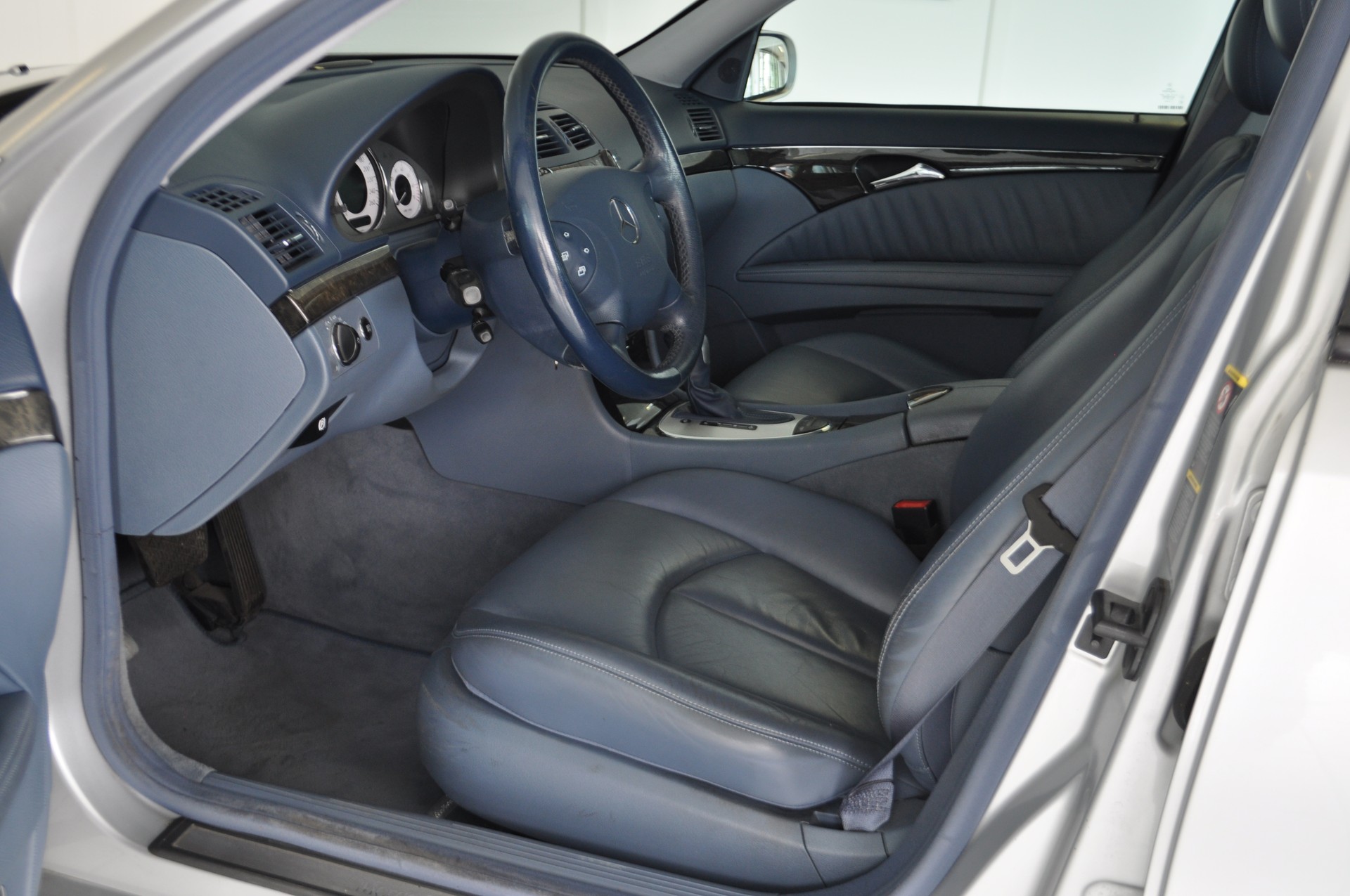 MERCEDES-BENZ E 320 Avantgarde 4Matic Automatic-image-6