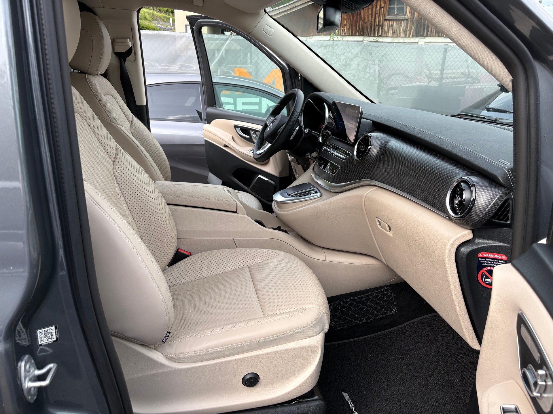 MERCEDES-BENZ V 300 d lang AMG Line 4Matic 9G-Tronic-image-8