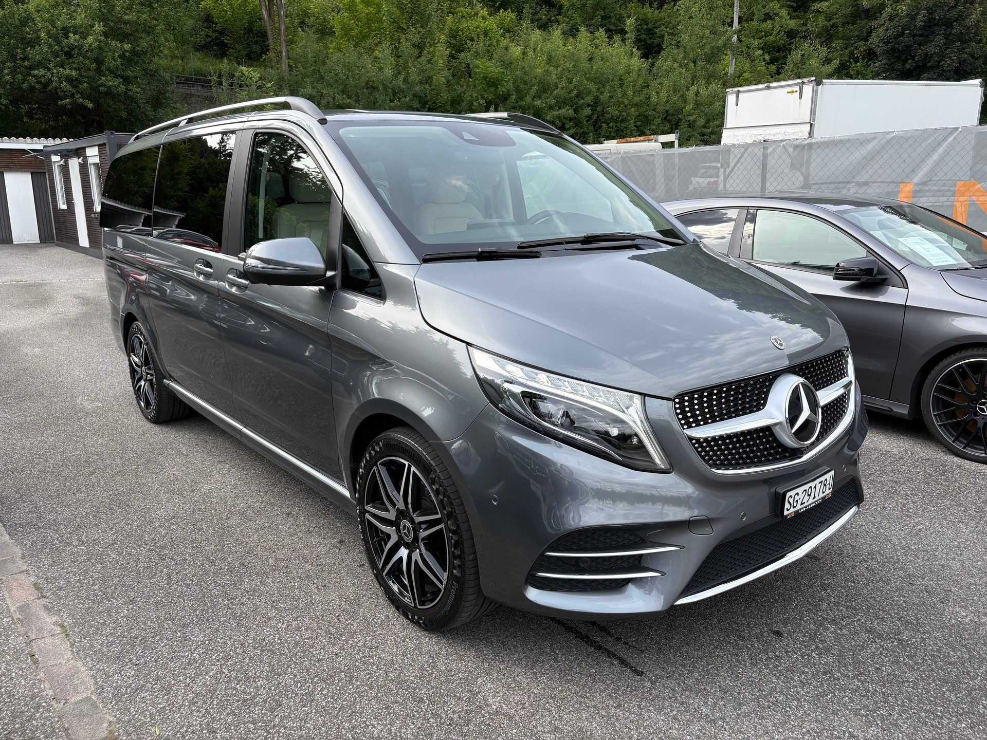 MERCEDES-BENZ V 300 d lang AMG Line 4Matic 9G-Tronic-image-0
