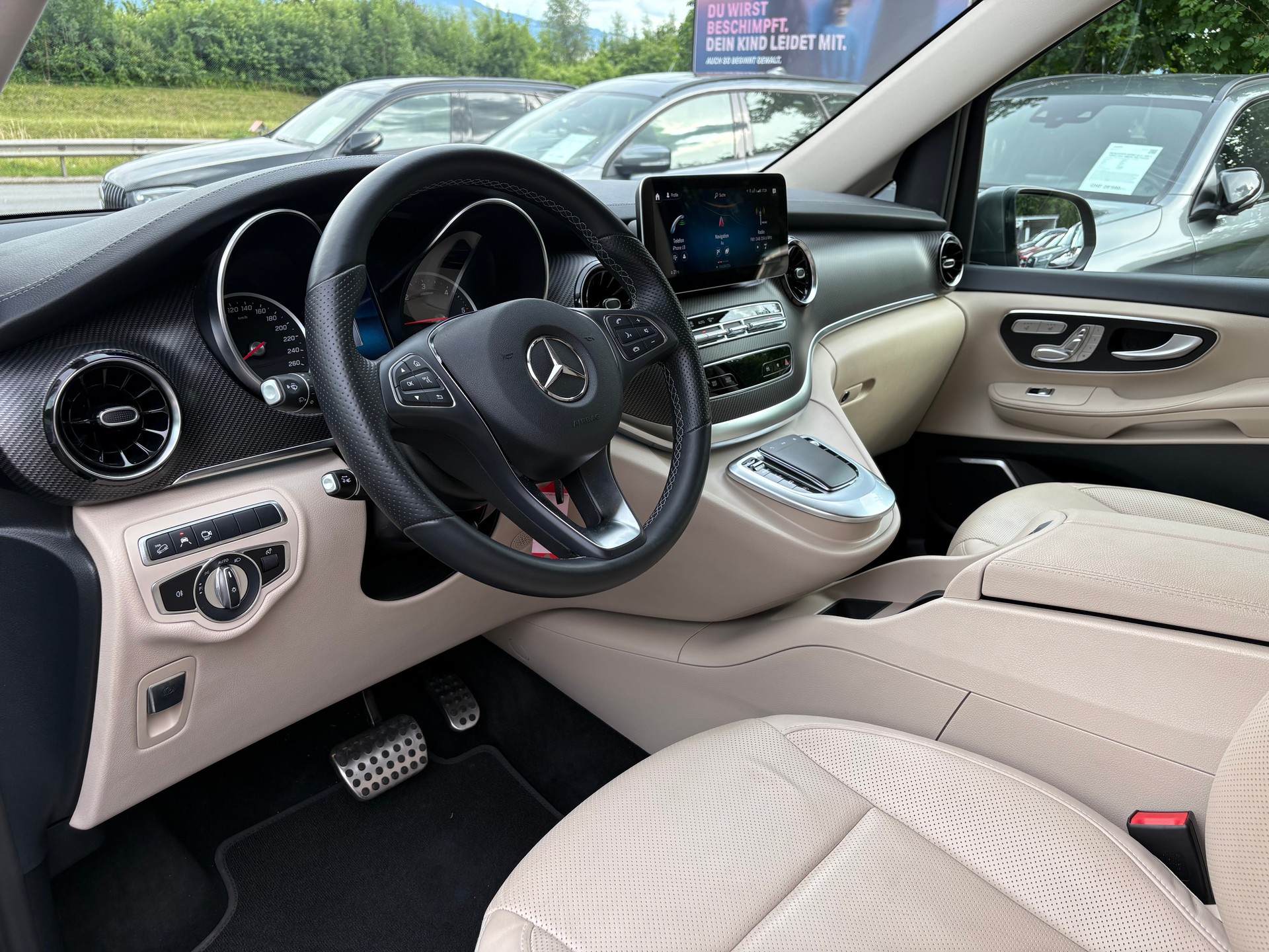 MERCEDES-BENZ V 300 d lang AMG Line 4Matic 9G-Tronic-image-6