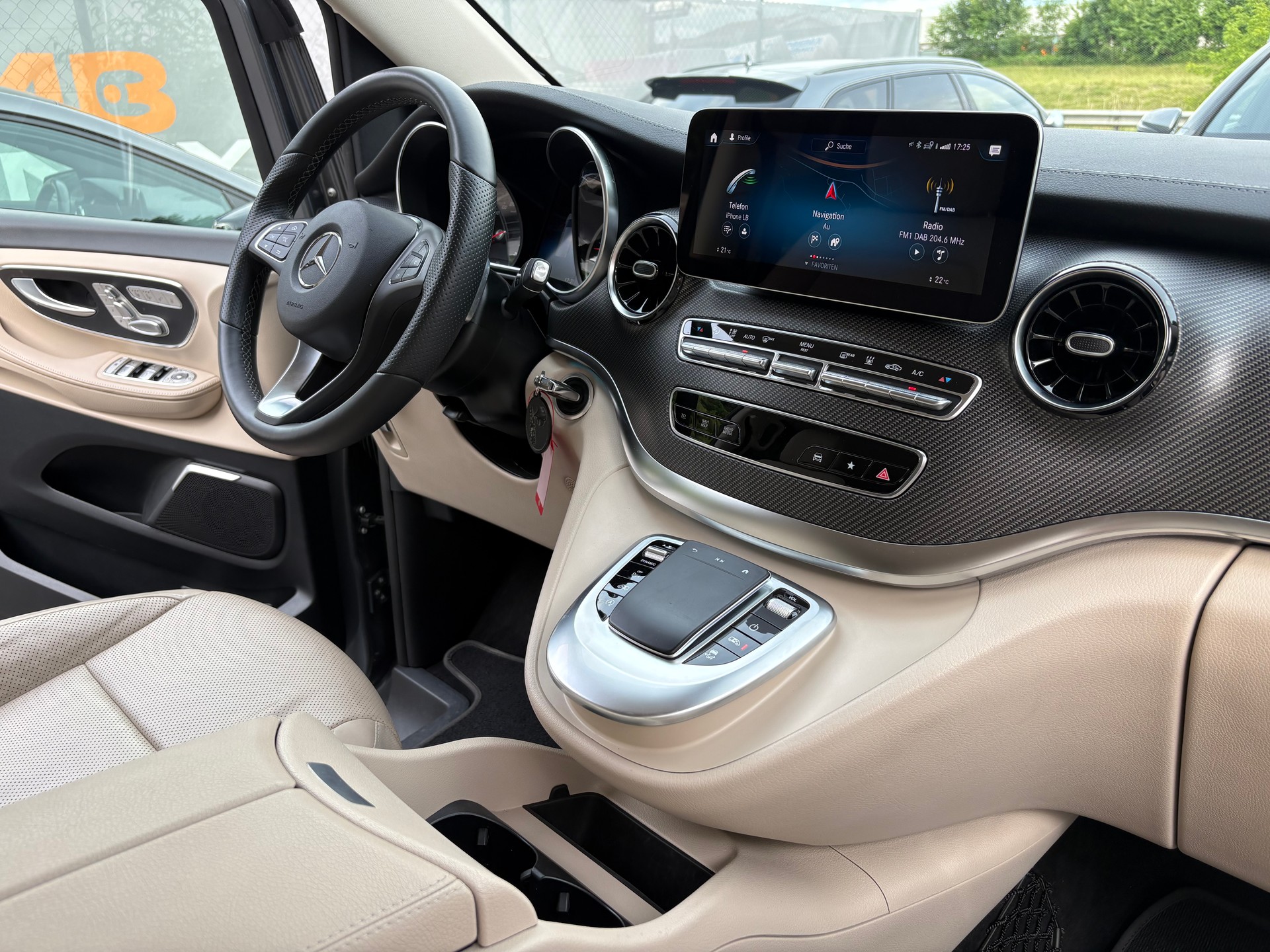 MERCEDES-BENZ V 300 d lang AMG Line 4Matic 9G-Tronic-image-9