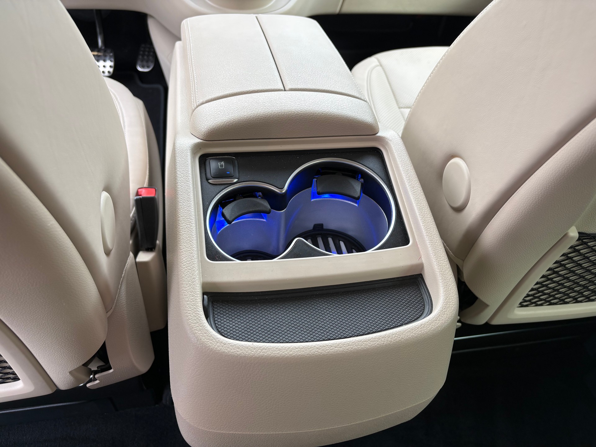 MERCEDES-BENZ V 300 d lang AMG Line 4Matic 9G-Tronic-image-14