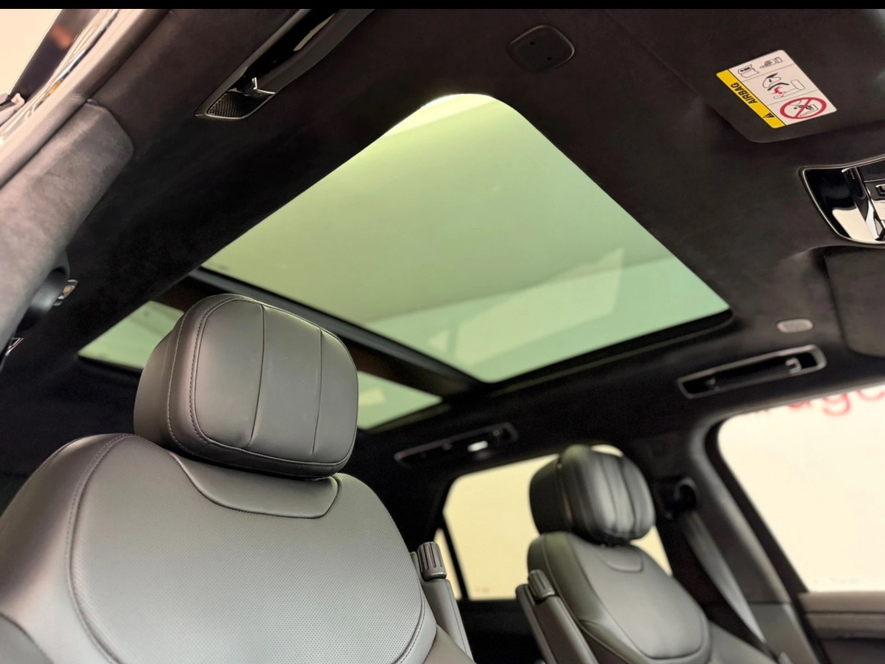 LAND ROVER 3.0 I6 P550e Autobiography-image-2