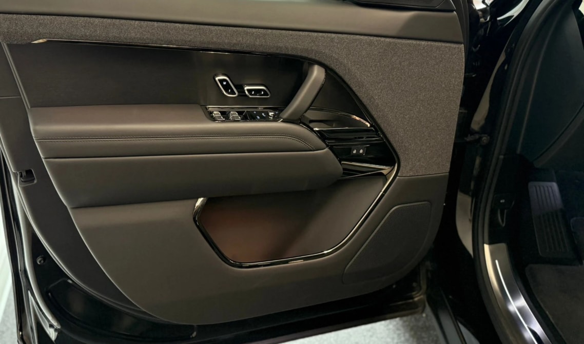 LAND ROVER 3.0 I6 P550e Autobiography-image-5