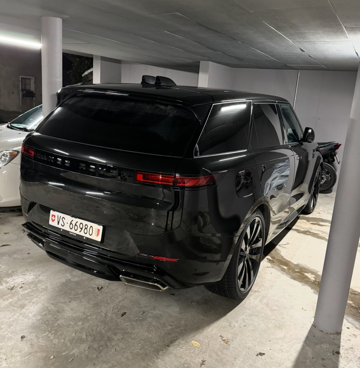 LAND ROVER 3.0 I6 P550e Autobiography-image-1