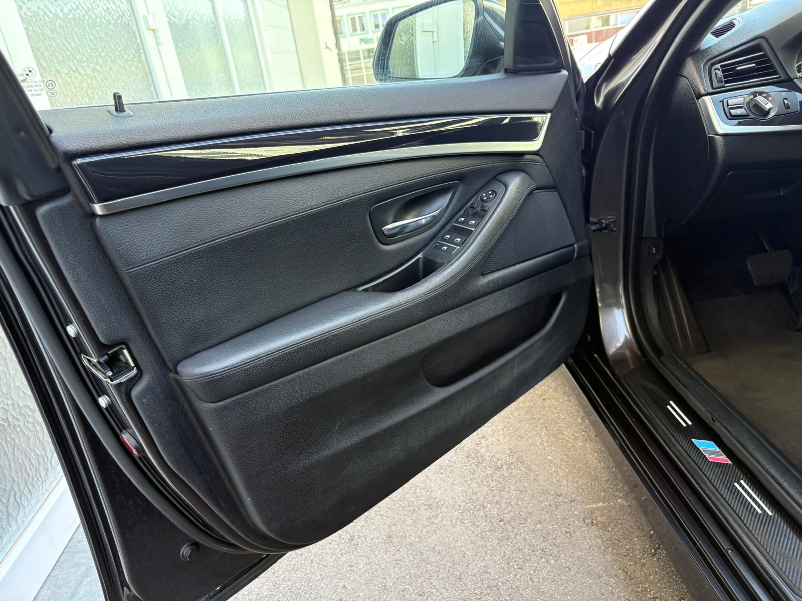 BMW 520d xDrive Modern Line Steptronic Facelift-image-5