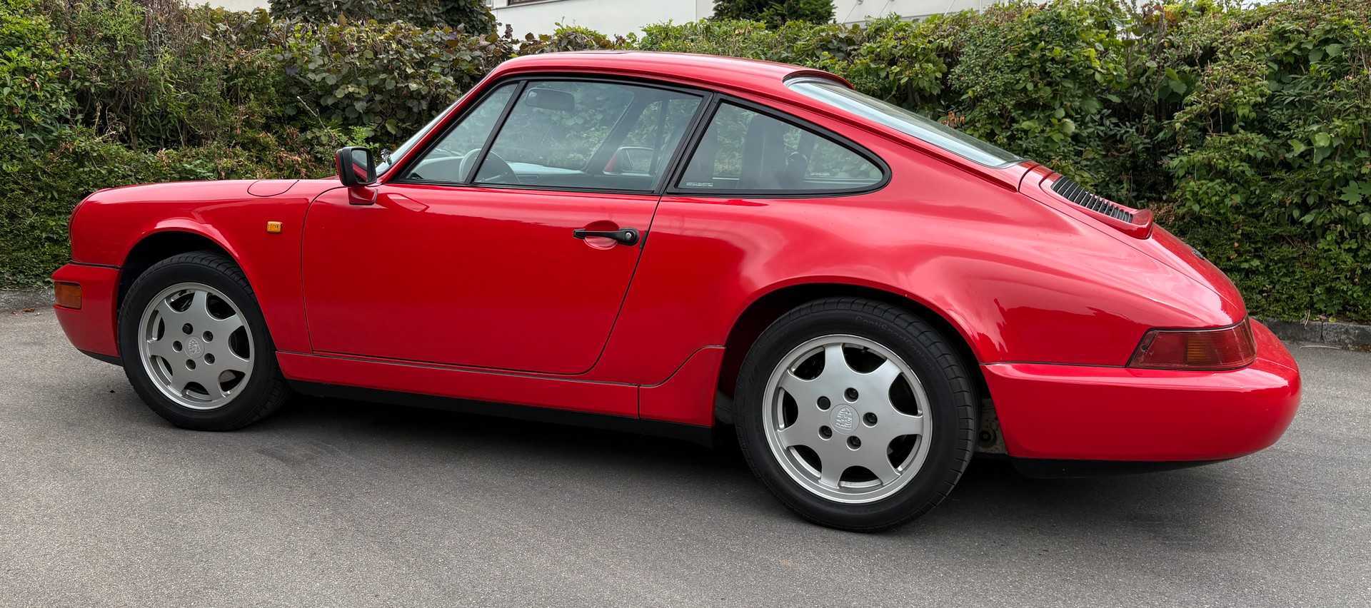 PORSCHE 911 Carrera 4-image-1
