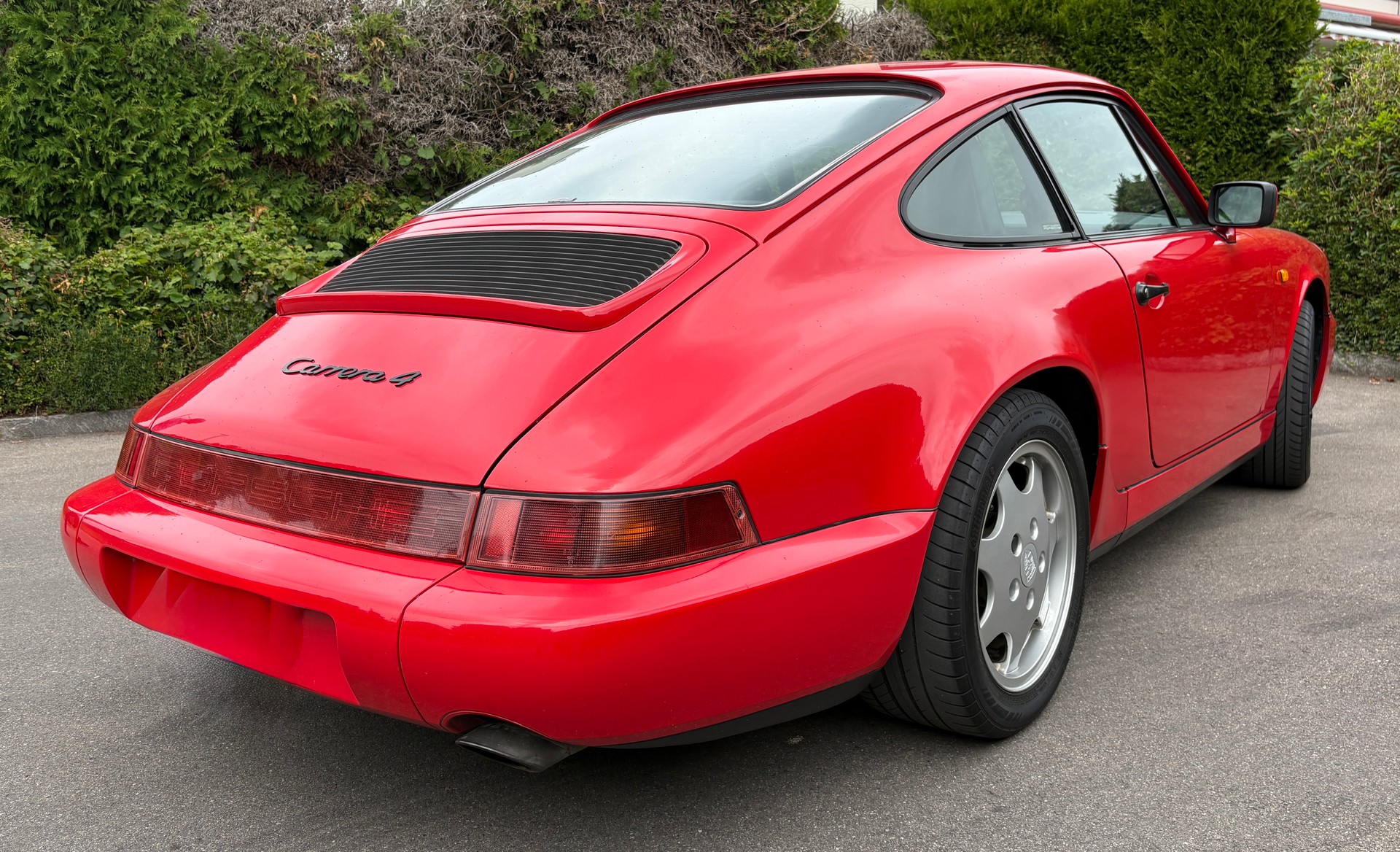 PORSCHE 911 Carrera 4-image-2