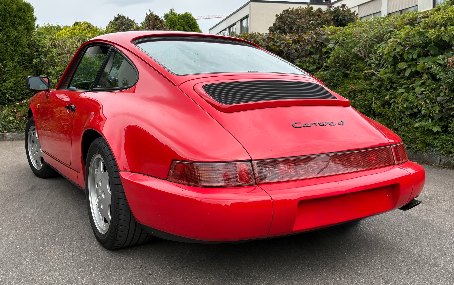 PORSCHE 911 Carrera 4-image-3