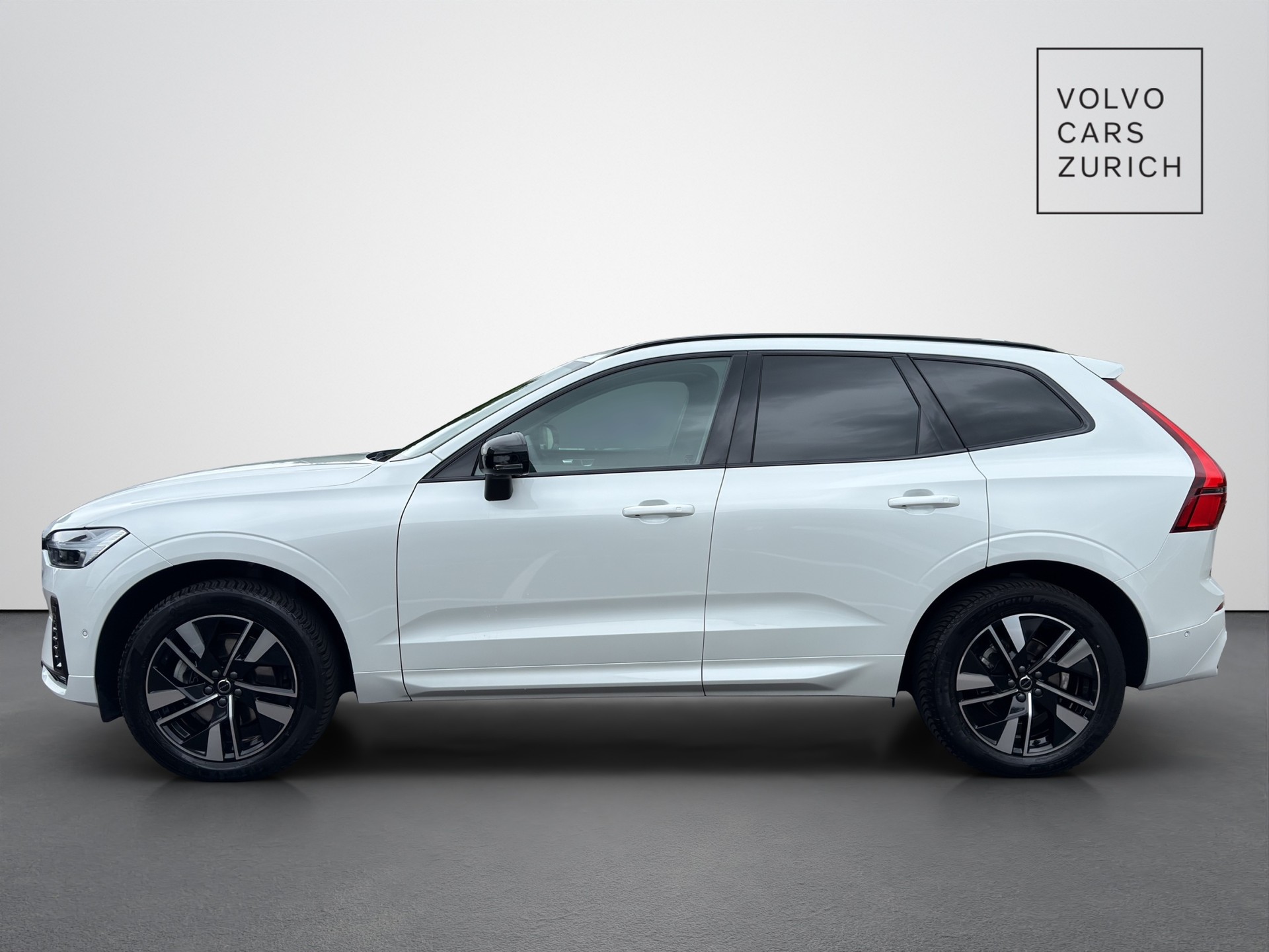 VOLVO XC60 2.0 B5 MH Plus Dark AWD-image-2