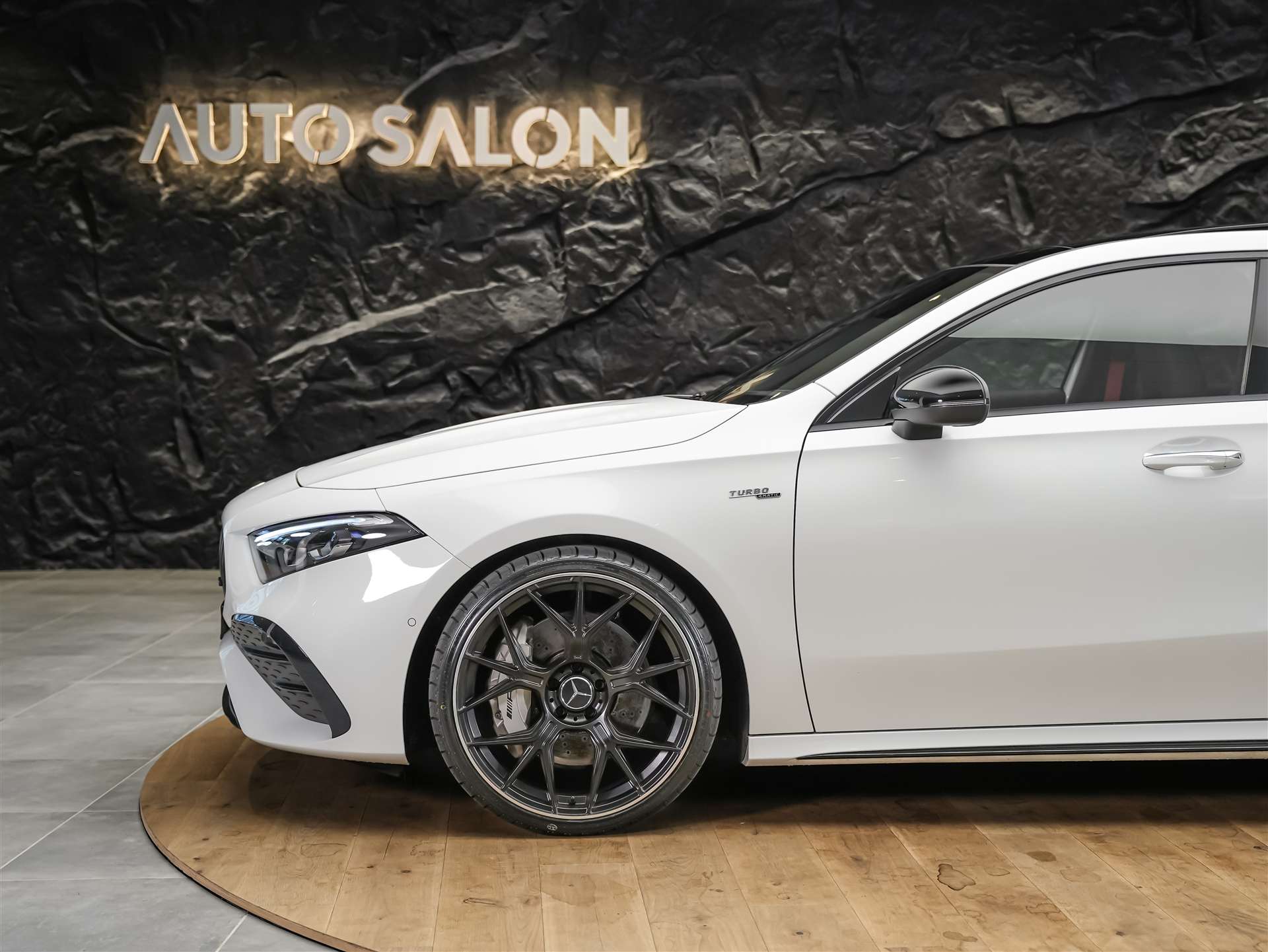 MERCEDES-BENZ A 35 AMG 4matic *Panorama*20" Felgen*Multibeam LED*-image-15