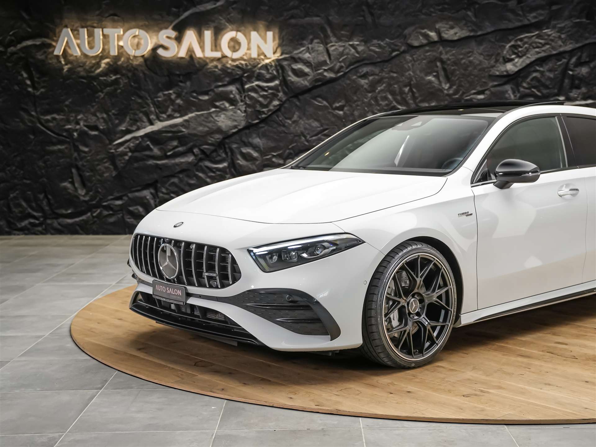 MERCEDES-BENZ A 35 AMG 4matic *Panorama*20" Felgen*Multibeam LED*-image-14