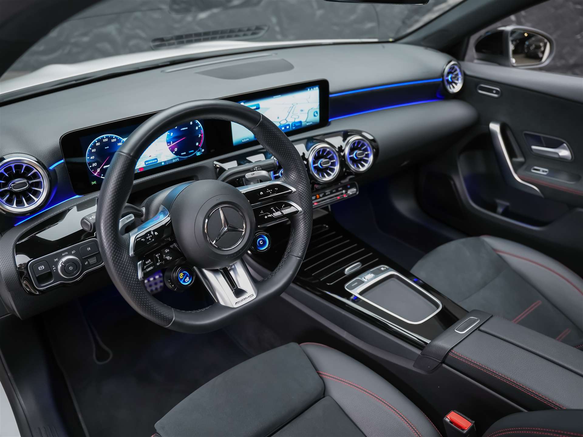 MERCEDES-BENZ A 35 AMG 4matic *Panorama*20" Felgen*Multibeam LED*-image-8