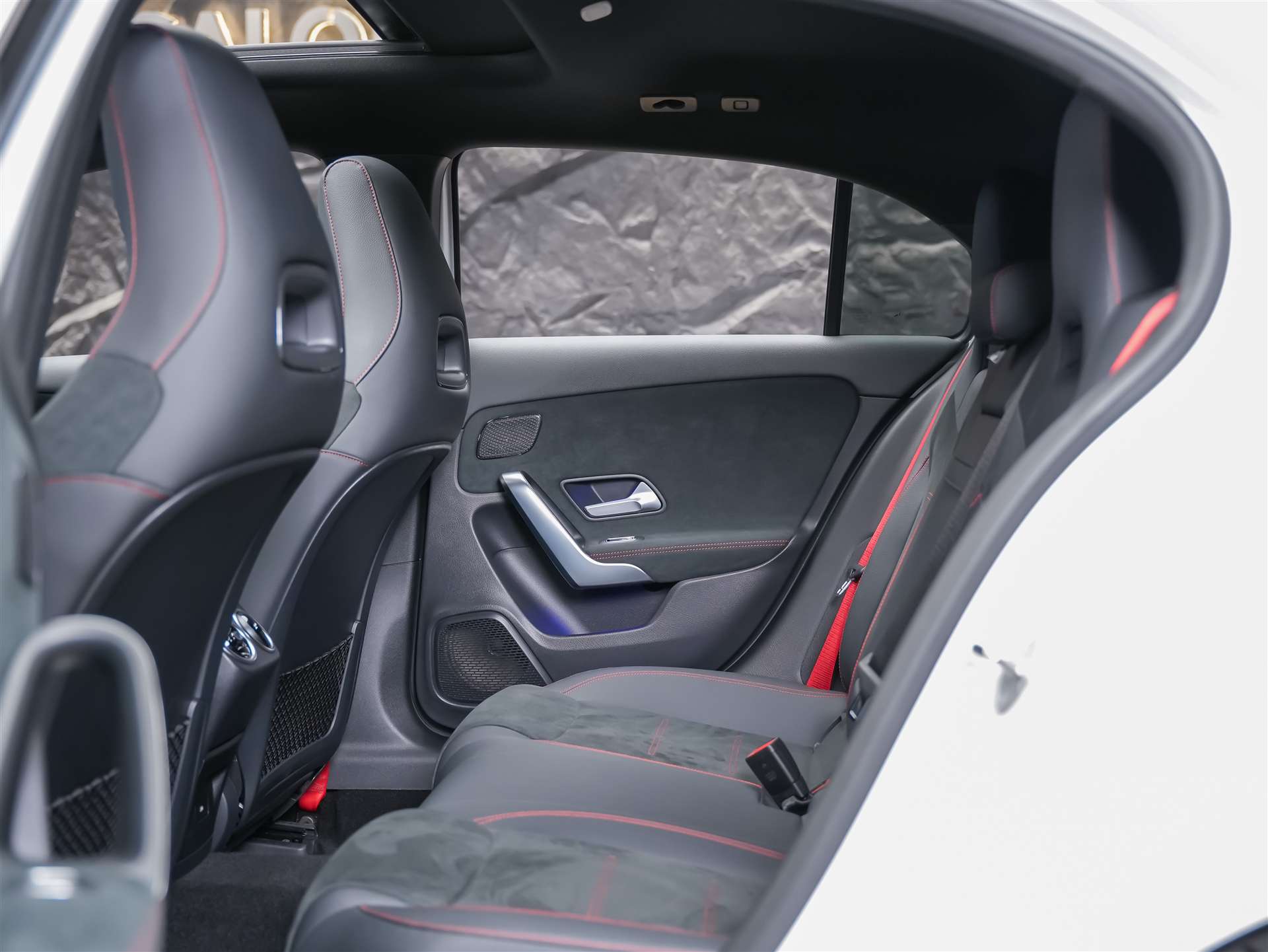 MERCEDES-BENZ A 35 AMG 4matic *Panorama*20" Felgen*Multibeam LED*-image-12