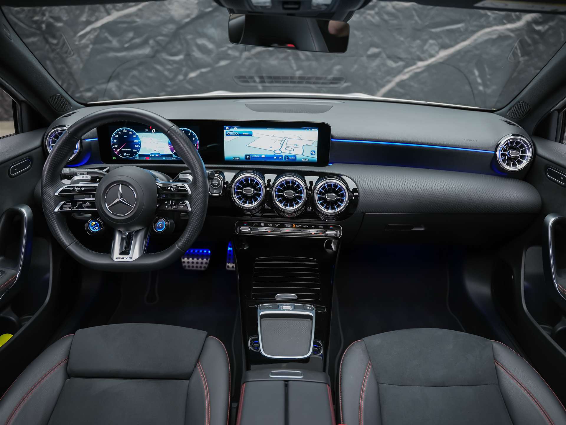 MERCEDES-BENZ A 35 AMG 4matic *Panorama*20" Felgen*Multibeam LED*-image-18