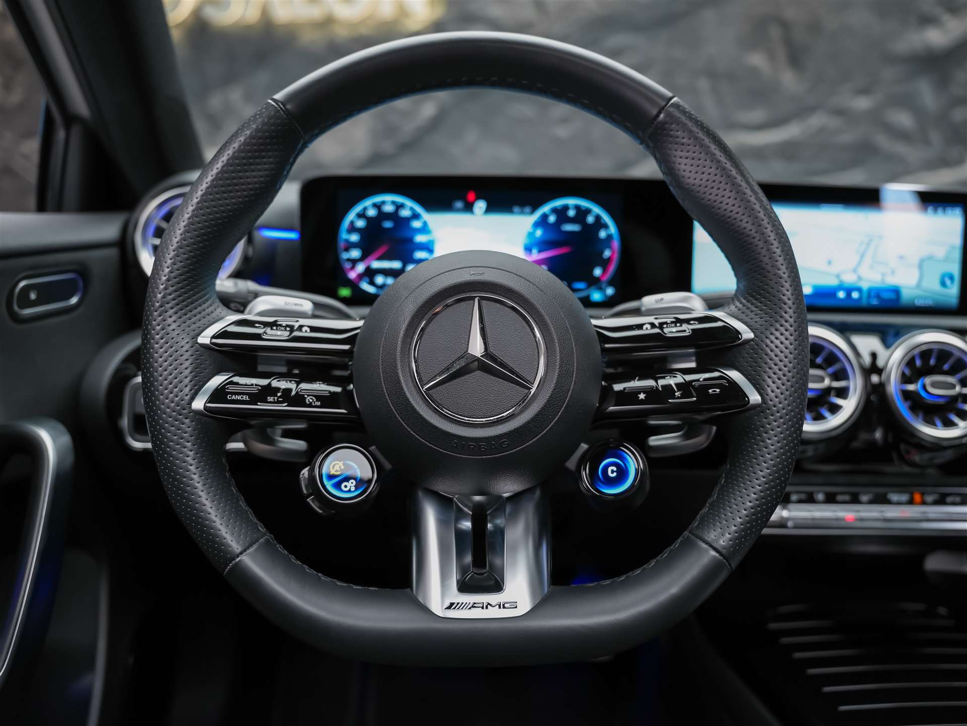 MERCEDES-BENZ A 35 AMG 4matic *Panorama*20" Felgen*Multibeam LED*-image-25
