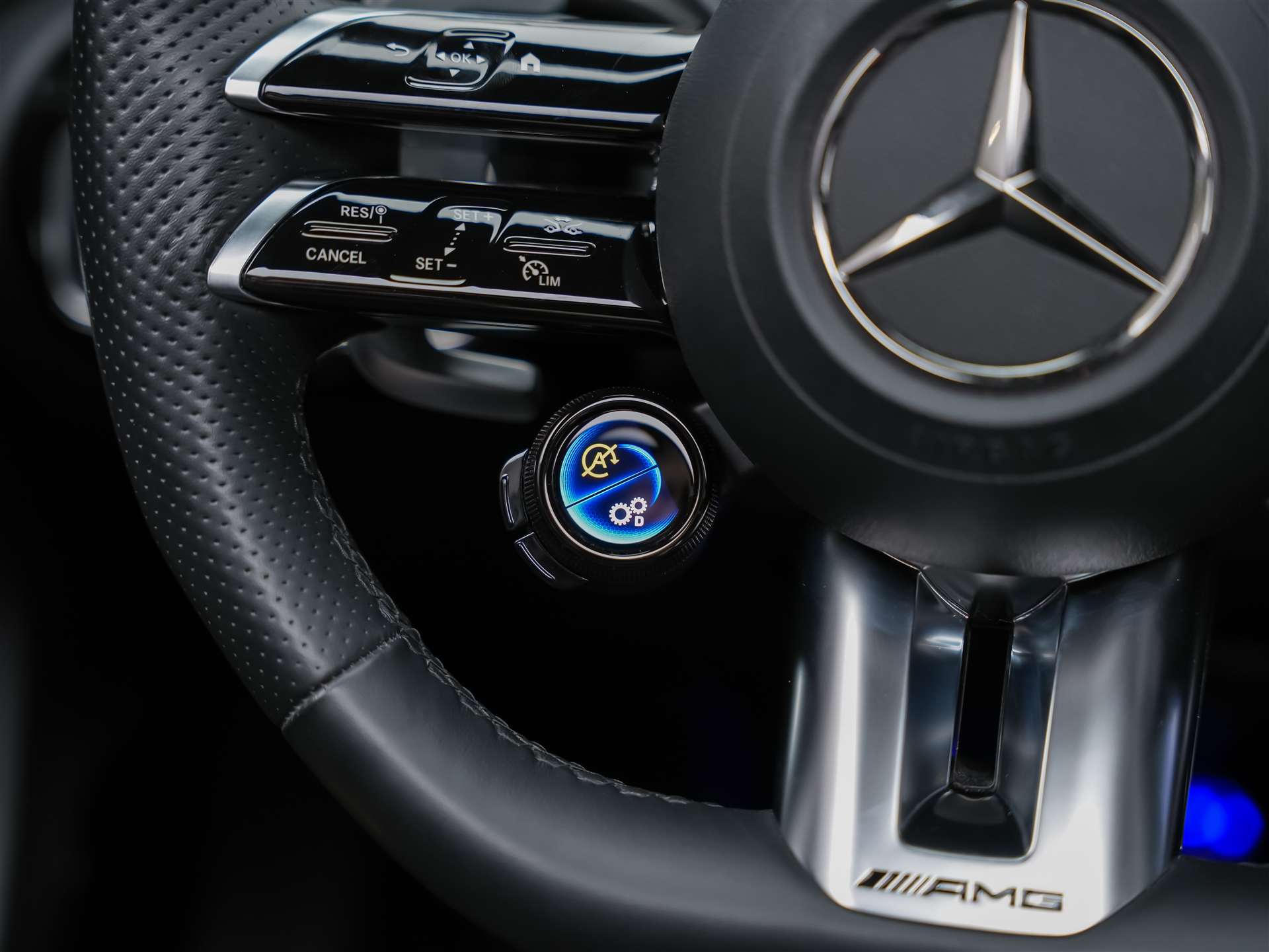 MERCEDES-BENZ A 35 AMG 4matic *Panorama*20" Felgen*Multibeam LED*-image-28
