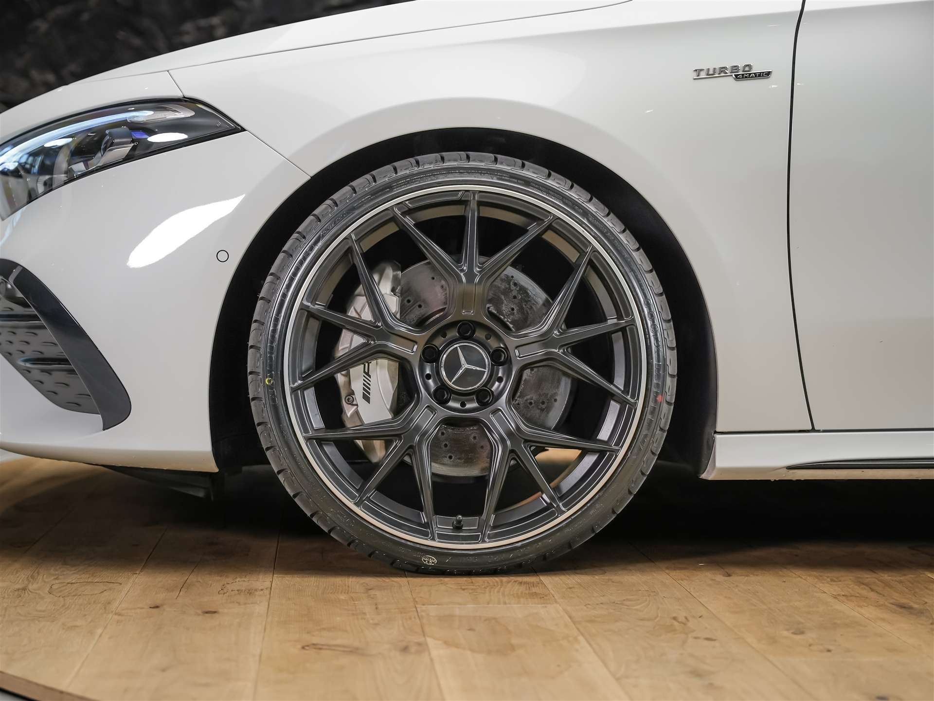 MERCEDES-BENZ A 35 AMG 4matic *Panorama*20" Felgen*Multibeam LED*-image-16
