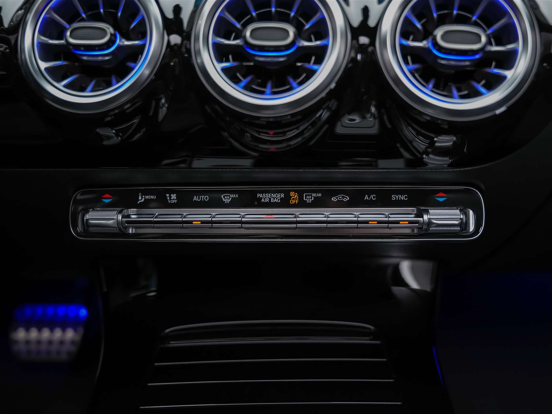 MERCEDES-BENZ A 35 AMG 4matic *Panorama*20" Felgen*Multibeam LED*-image-22