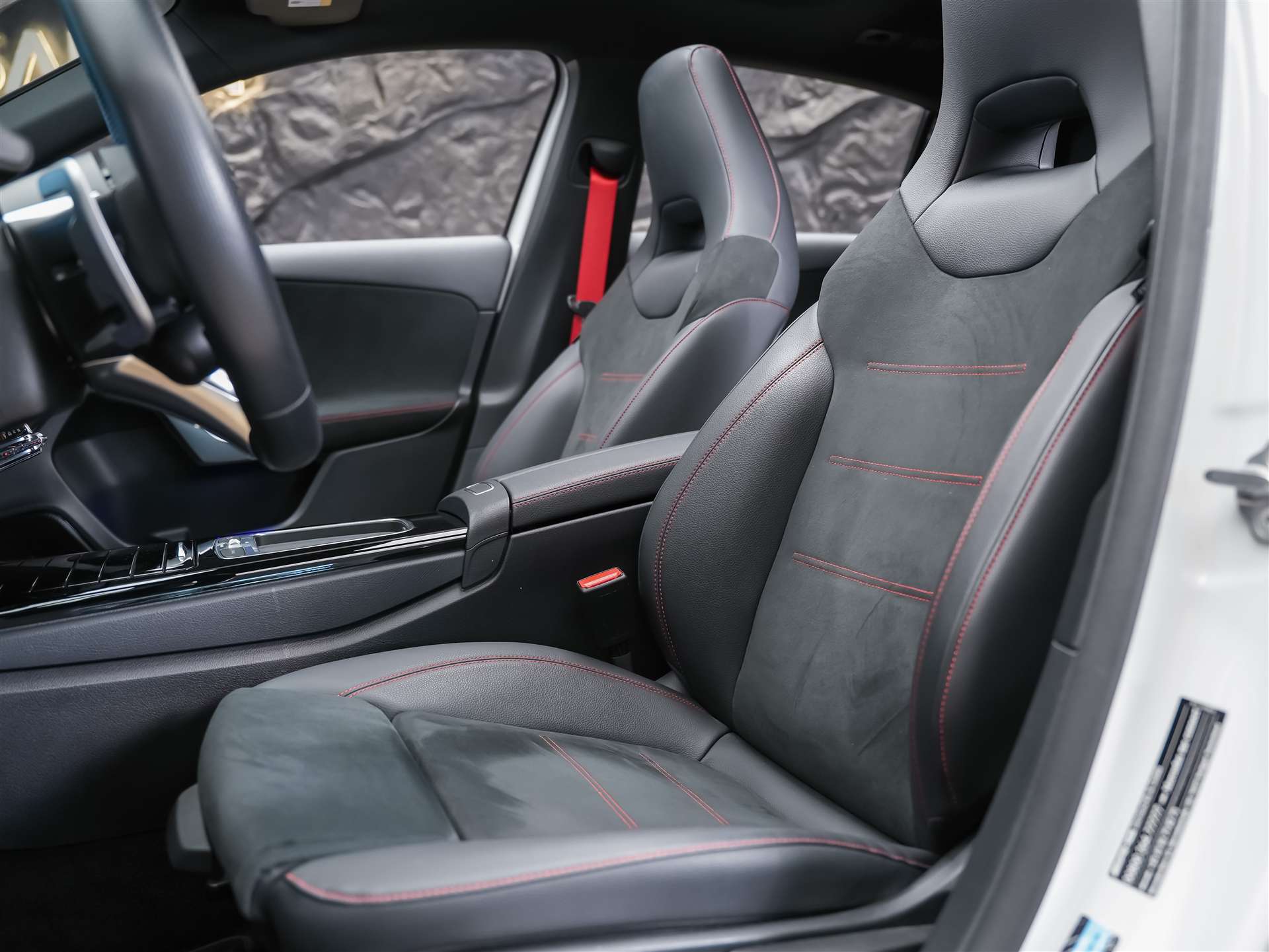 MERCEDES-BENZ A 35 AMG 4matic *Panorama*20" Felgen*Multibeam LED*-image-9