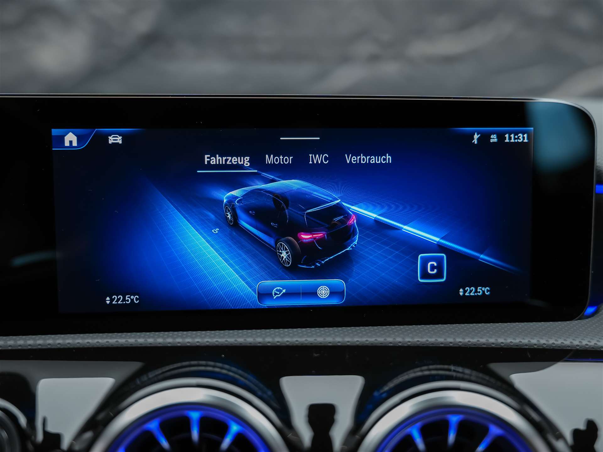 MERCEDES-BENZ A 35 AMG 4matic *Panorama*20" Felgen*Multibeam LED*-image-32
